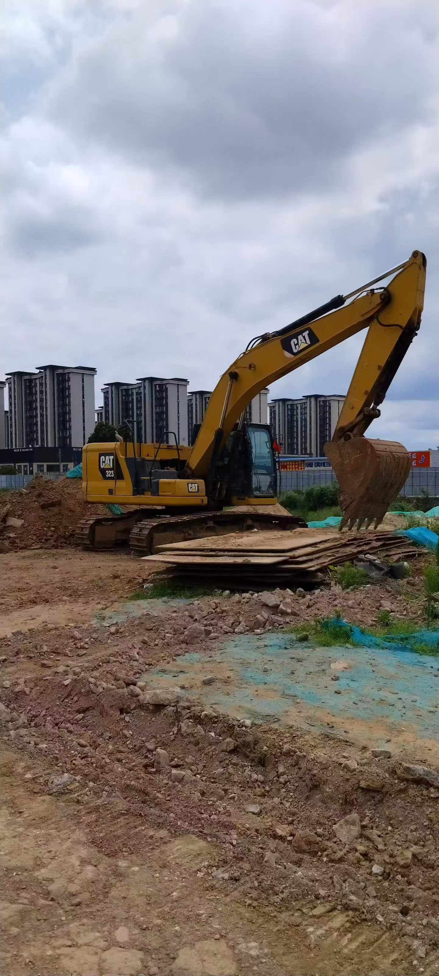 Buy Caterpillar 323 Used Excavator / 8 Buy Caterpillar 323 Used Excavator / 8