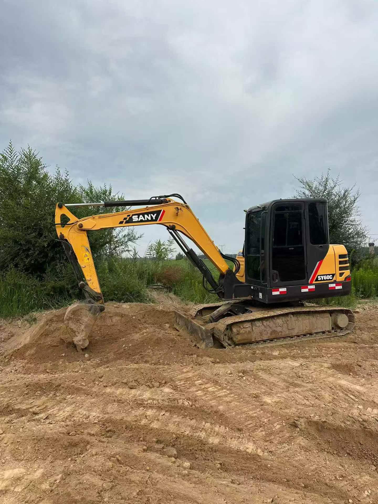 Buy Sany SY60 Used Excavator / 1