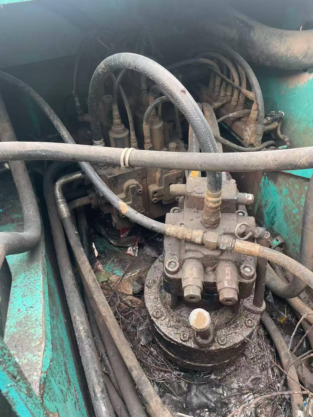 Buy Kobelco SK200 Used Excavator / 6