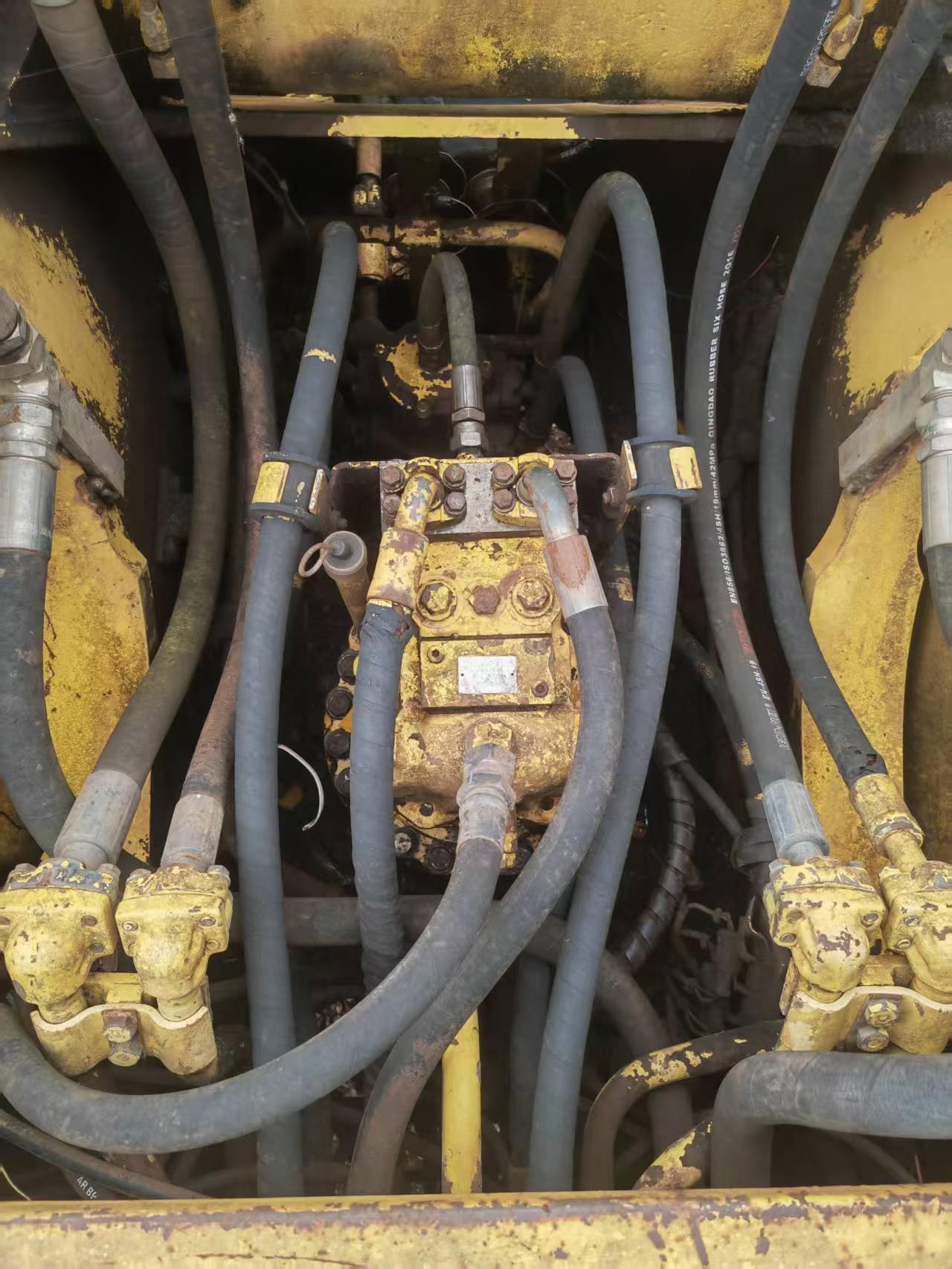 Buy Komatsu PC220-6 Used Excavator / 6
