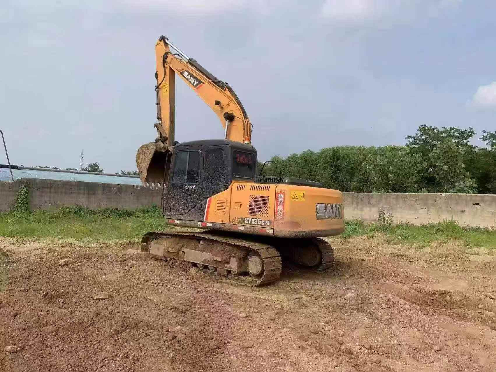 Buy Sany SY135-8S Used Excavator / 2 Buy Sany SY135-8S Used Excavator / 2
