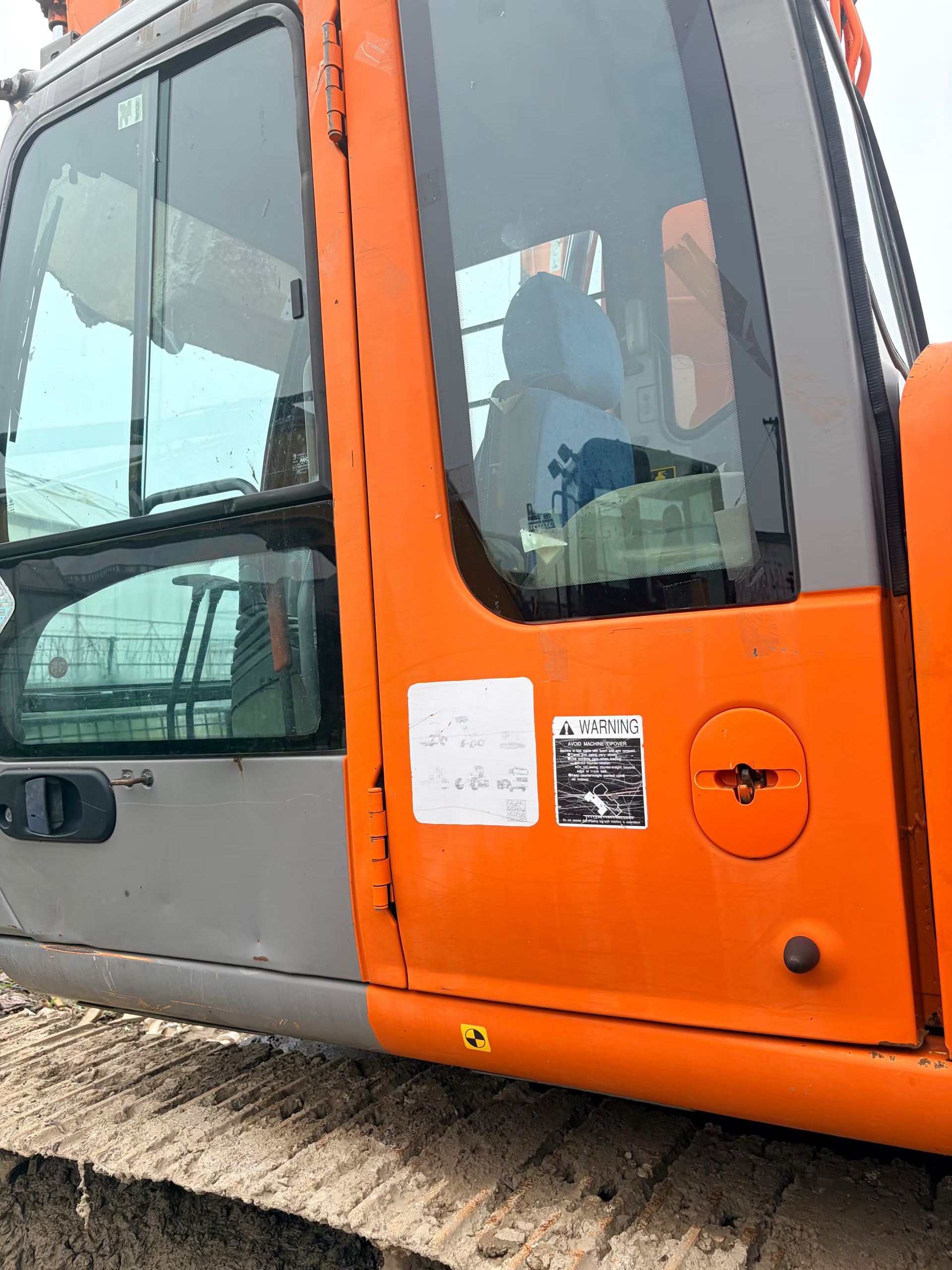 Купить Подержанный Экскаватор Hitachi EX130H-5 / 8 Купить Подержанный Экскаватор Hitachi EX130H-5 / 8