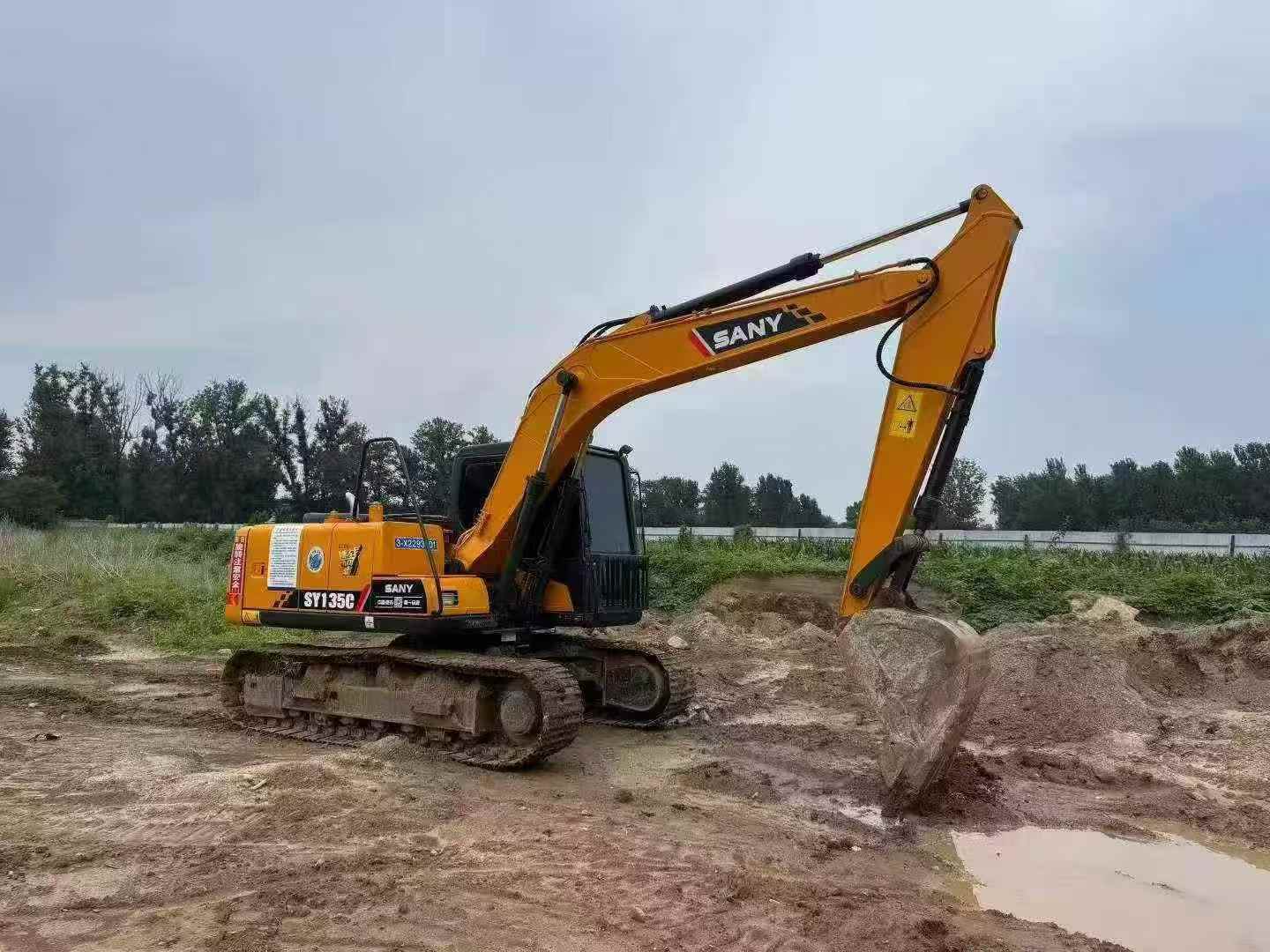 Buy Sany SY135 Used Excavator / 2 Buy Sany SY135 Used Excavator / 2
