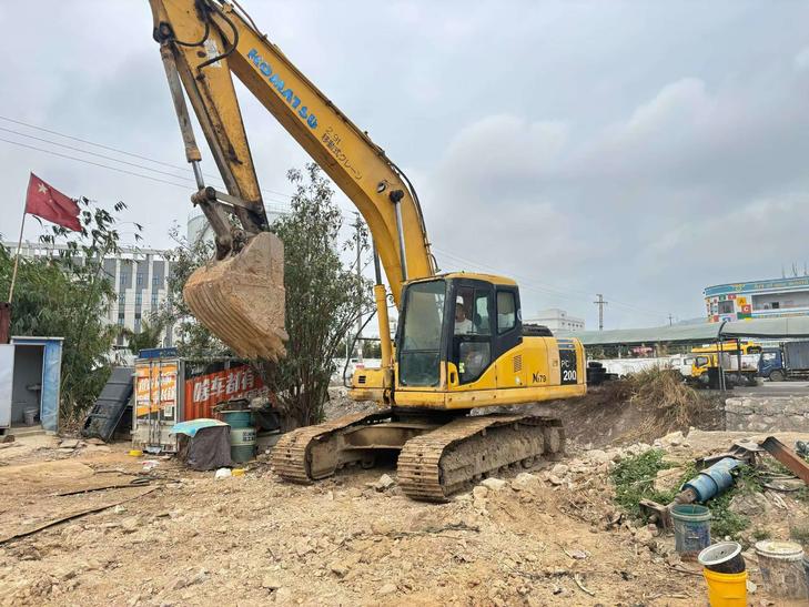 Buy Komatsu PC200-7 Used Excavator / 1