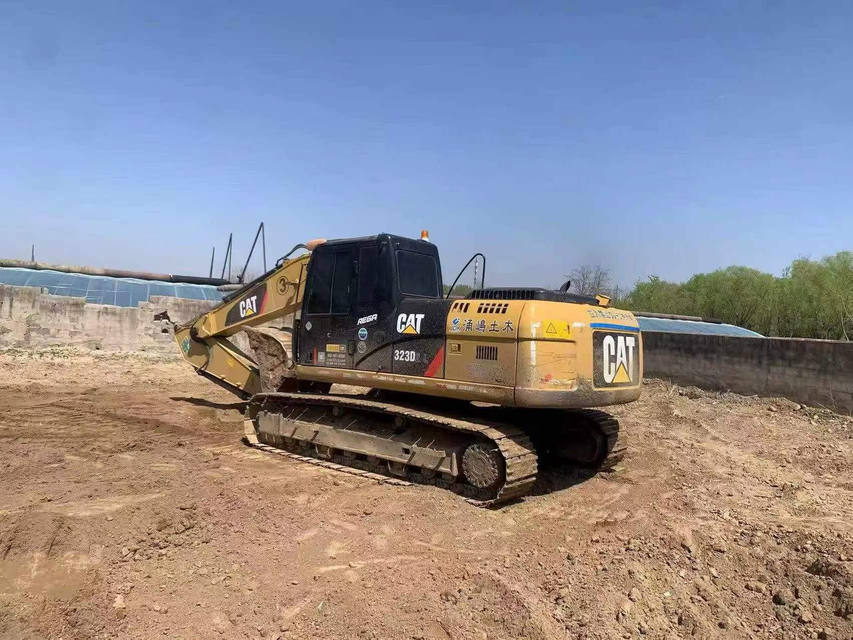 Buy Caterpillar 323D2L Used Excavator / 2 Buy Caterpillar 323D2L Used Excavator / 2