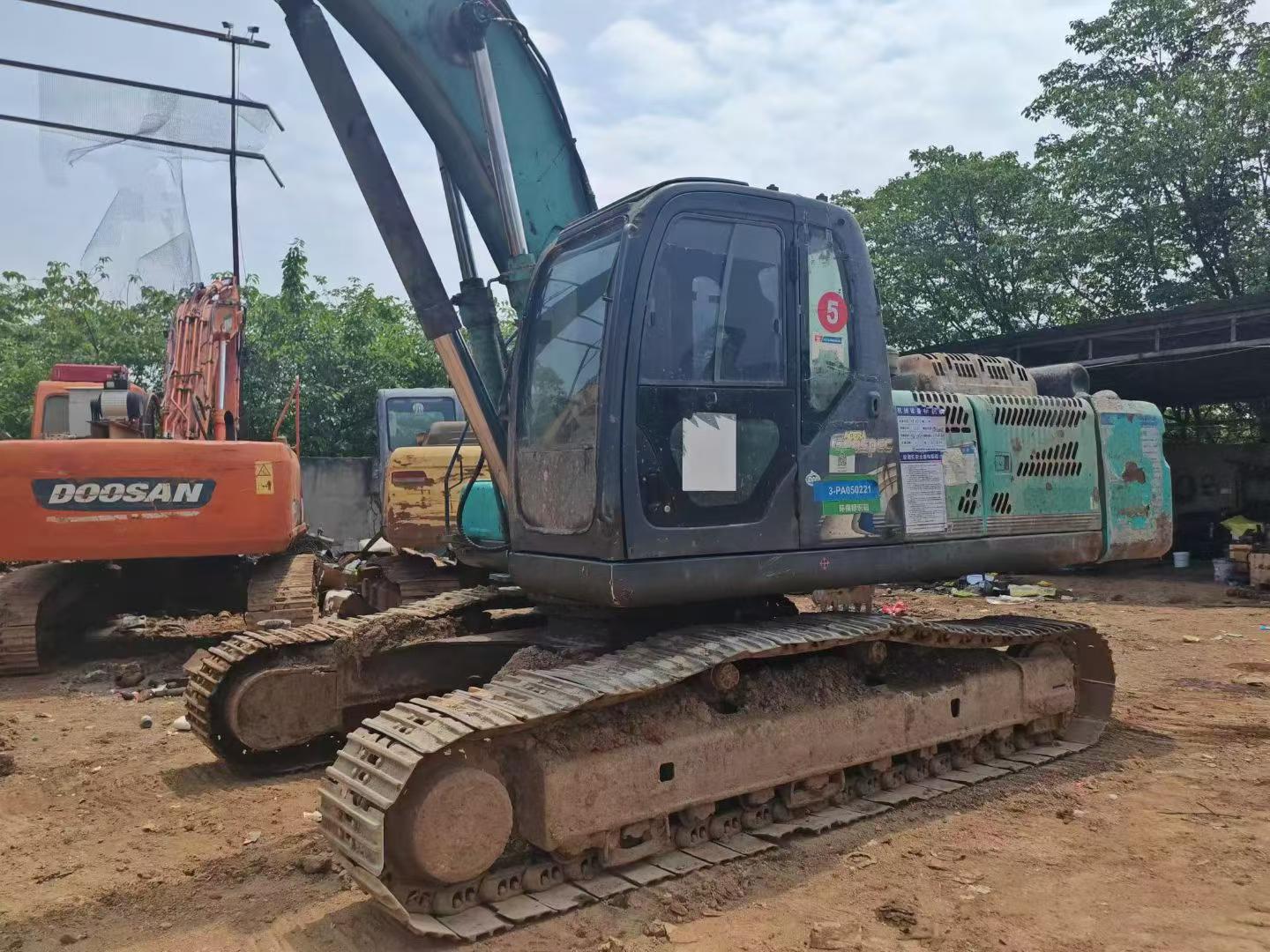 Buy Kobelco SK260 Used Excavator / 3 Buy Kobelco SK260 Used Excavator / 3