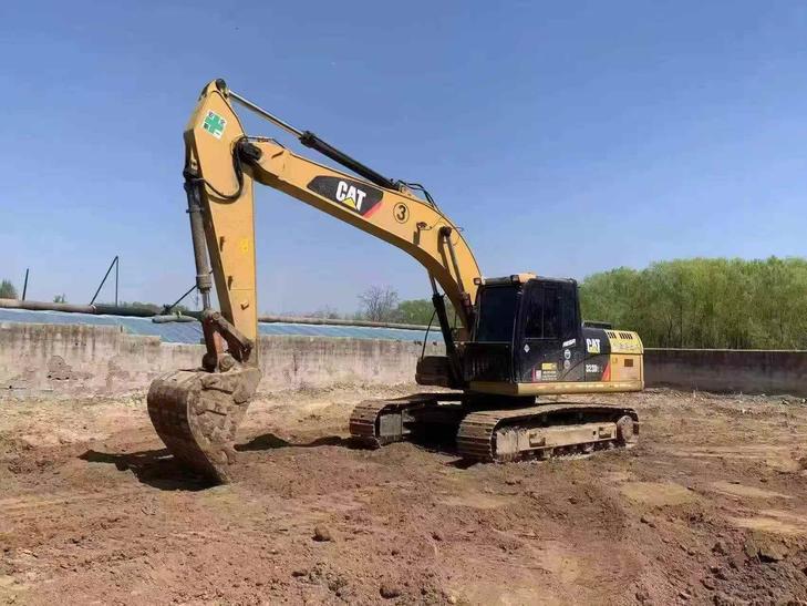 Buy Caterpillar 323D2L Used Excavator / 1