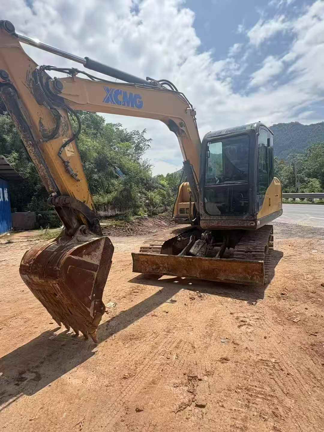 Buy XCMG XE75C Used Excavator / 1