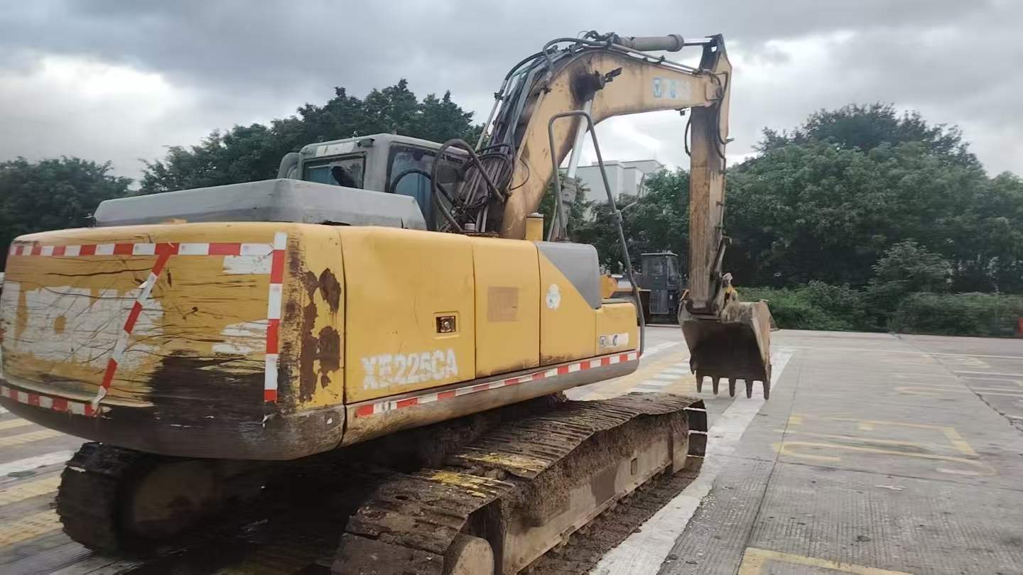 Buy XCMG XE215CA Used Excavator / 2 Buy XCMG XE215CA Used Excavator / 2