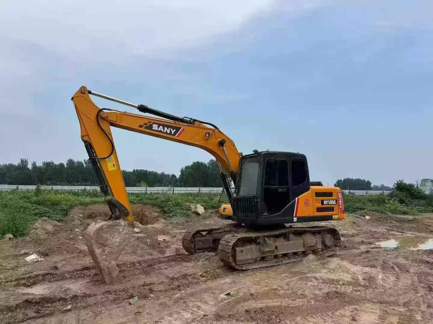 Buy Sany SY135 Used Excavator / 1