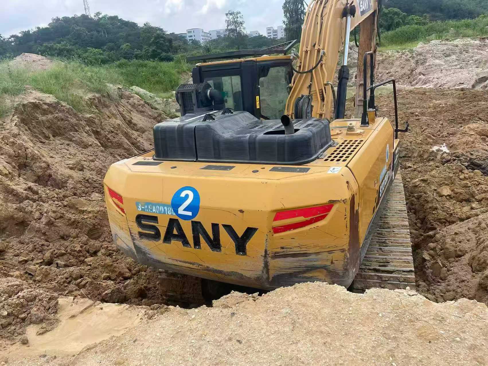 Buy Sany SY215C Used Excavator / 9 Buy Sany SY215C Used Excavator / 9