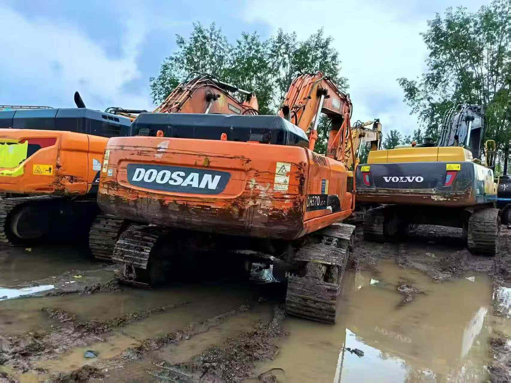 Buy Doosan DH300-7 Used Excavator / 6 Buy Doosan DH300-7 Used Excavator / 6
