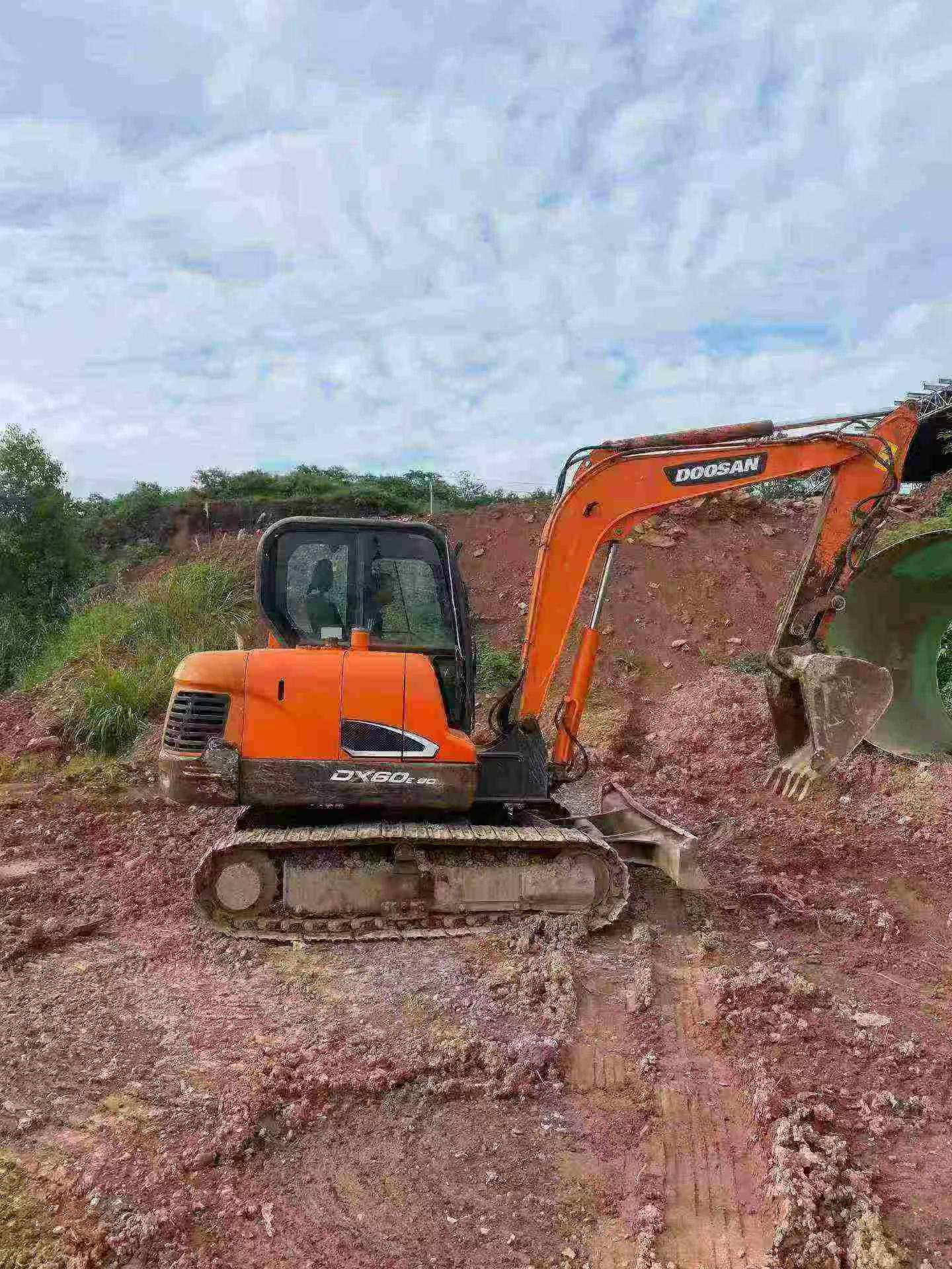 شراء Doosan DX60 مستعمل حفارة شراء Doosan DX60 مستعمل حفارة