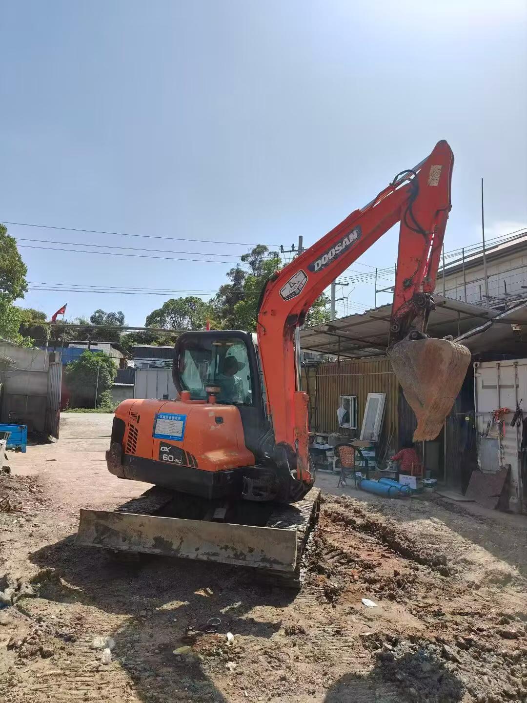 شراء Doosan DH60 مستعمل حفارة