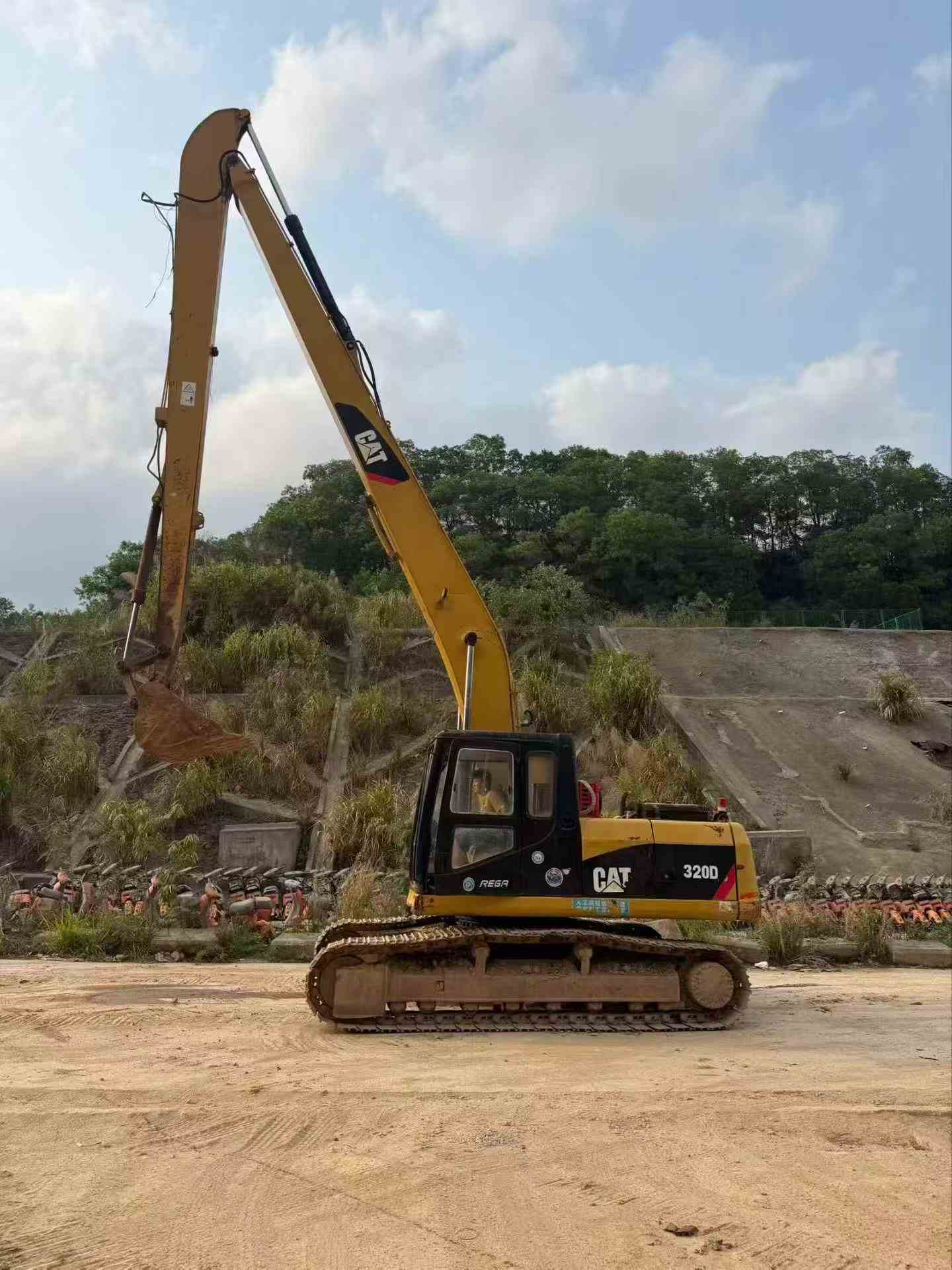 Buy Caterpillar 320BL Used Excavator / 2 Buy Caterpillar 320BL Used Excavator / 2