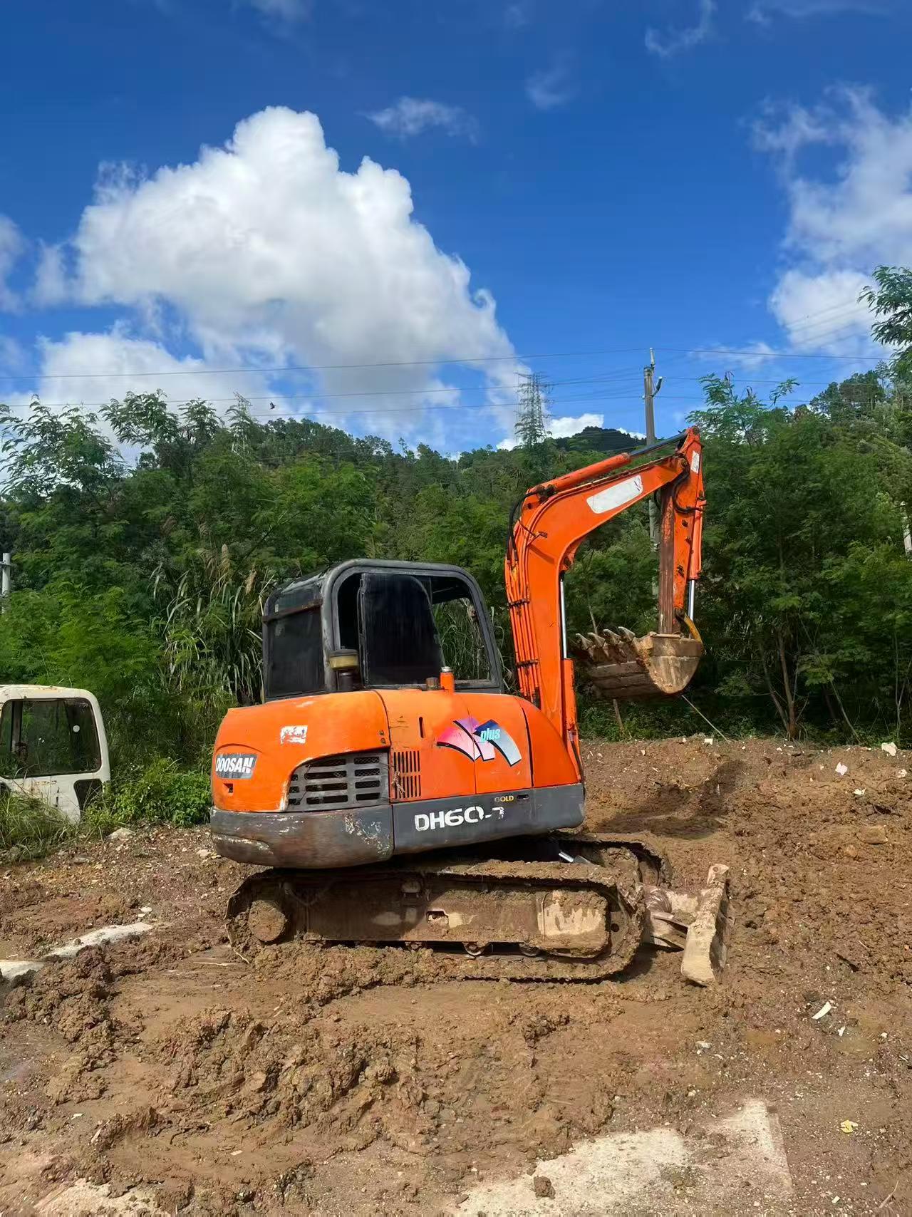 Buy Doosan DH60-7 Used Excavator / 4 Buy Doosan DH60-7 Used Excavator / 4