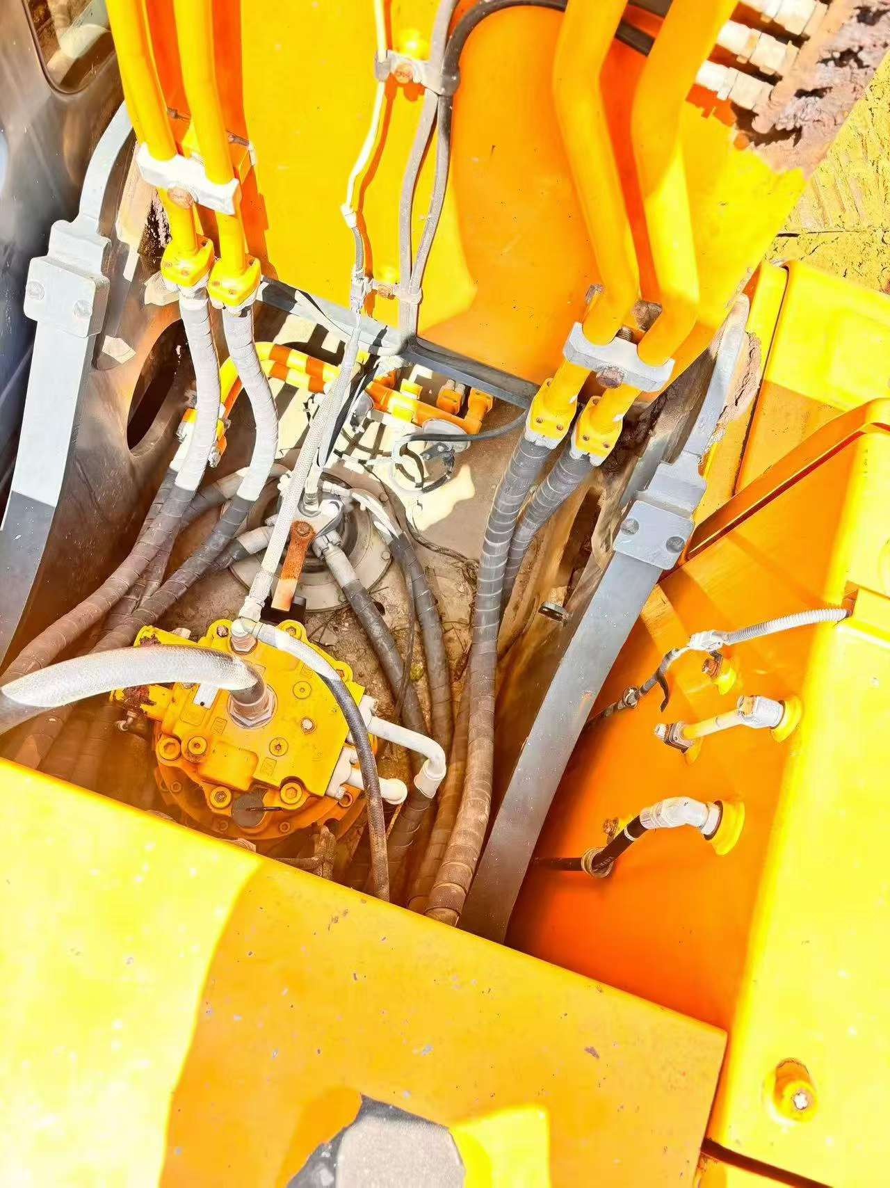 Buy Hyundai R215-7 Used Excavator / 6 Buy Hyundai R215-7 Used Excavator / 6