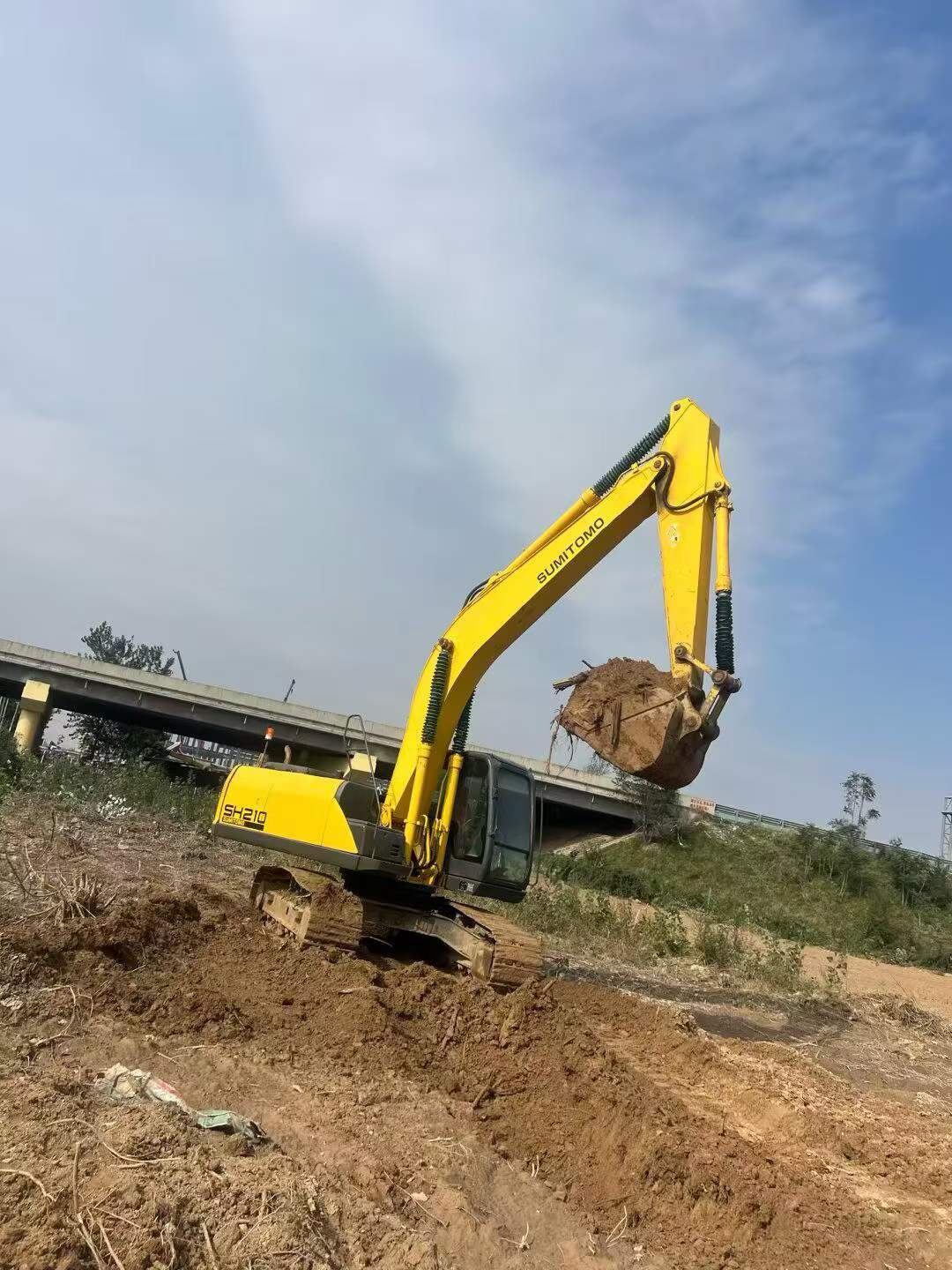 شراء حفارة Sumitomo SH210-5 مستعملة / 2