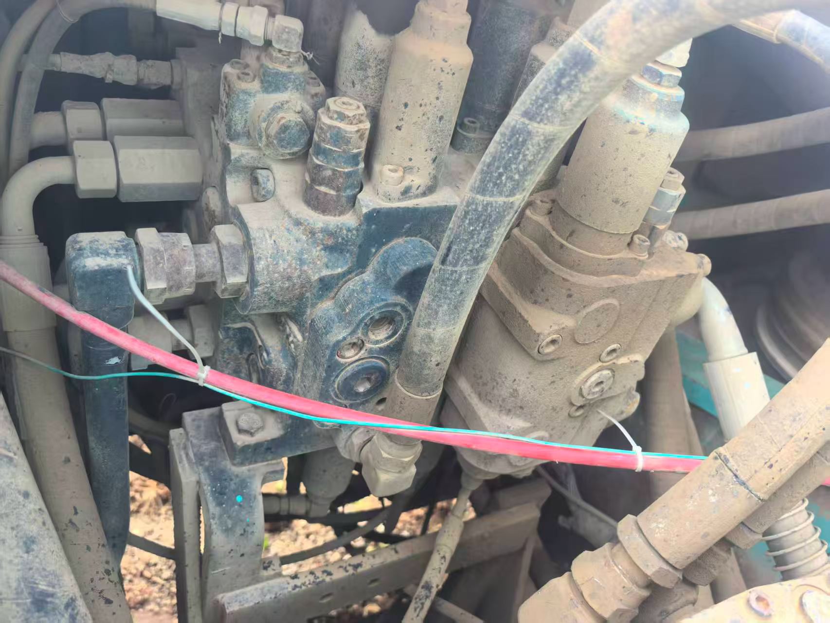 Buy Kobelco SK210-6E Used Excavator / 5 Buy Kobelco SK210-6E Used Excavator / 5