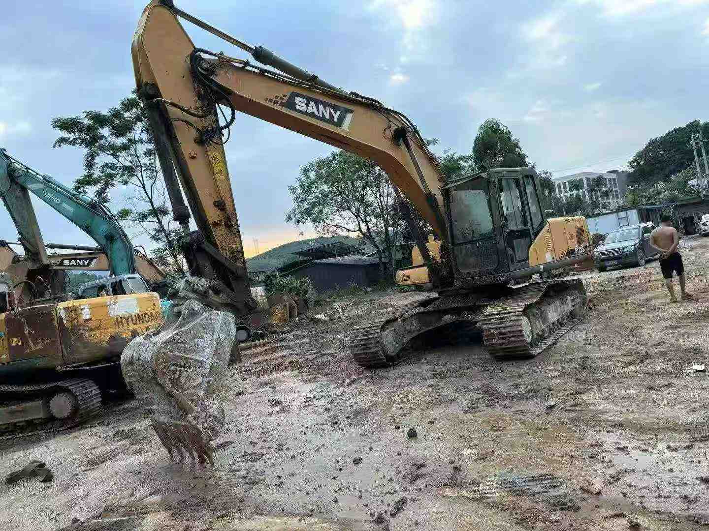 Buy Sany SY225C-8 Used Excavator / 4 Buy Sany SY225C-8 Used Excavator / 4
