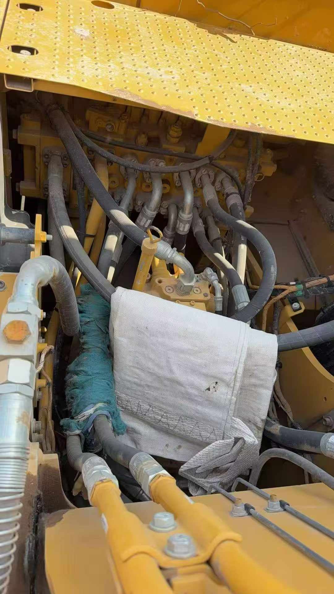 Buy Caterpillar 320GC Used Excavator / 2 Buy Caterpillar 320GC Used Excavator / 2