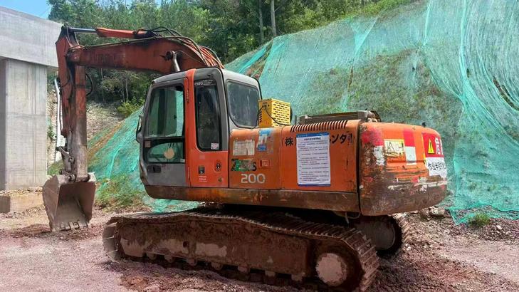 Buy Hitachi ZX200-6 Used Excavator / 1