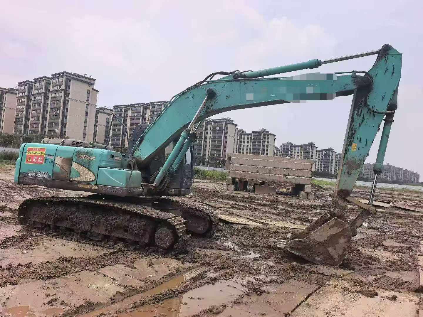 Buy Kobelco SK200-11 Used Excavator / 2 Buy Kobelco SK200-11 Used Excavator / 2