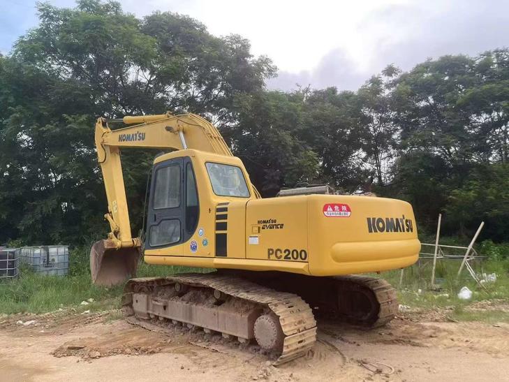 Buy Komatsu PC200-6 Used Excavator / 1