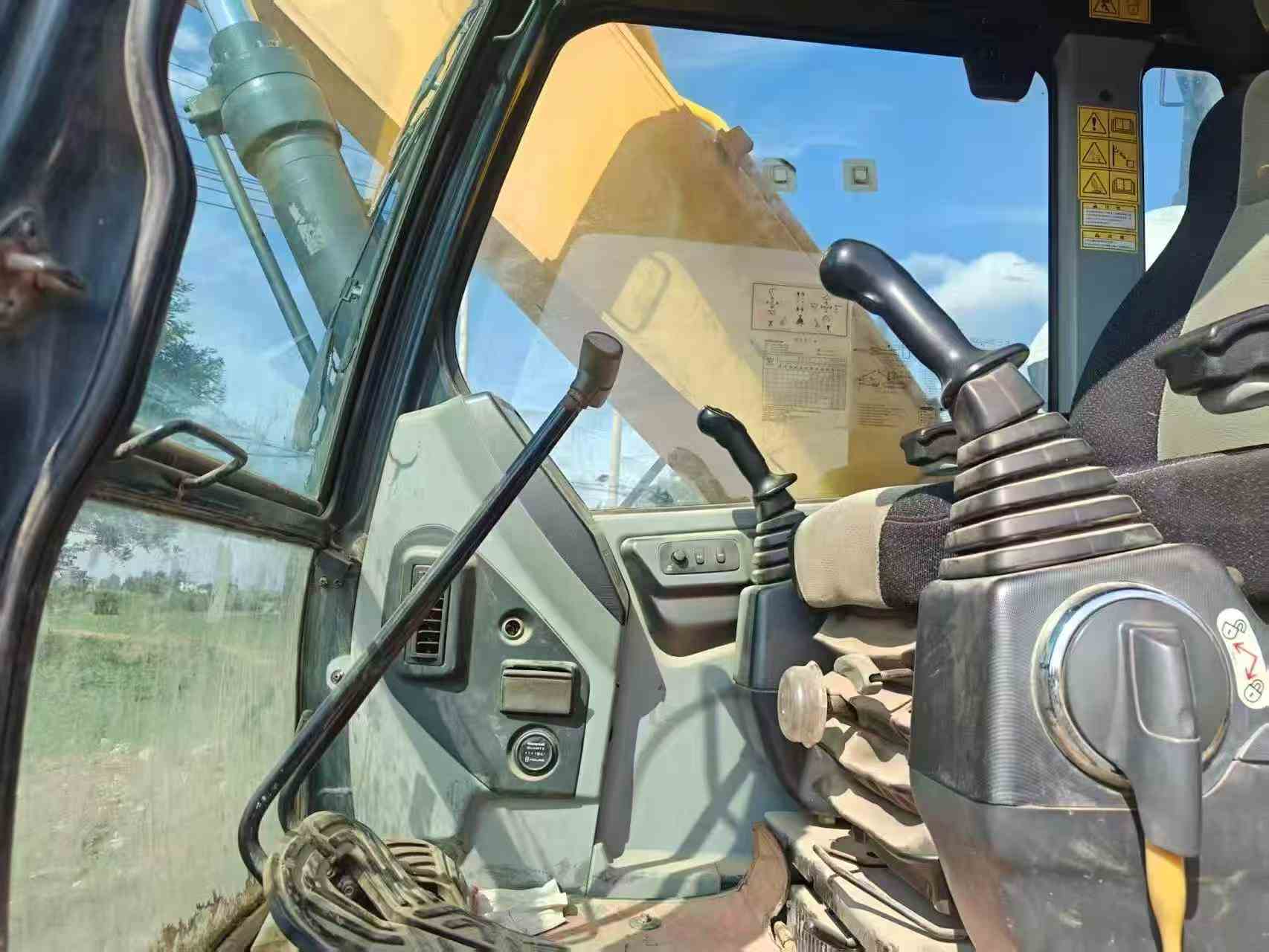 Buy Hyundai R215VS Used Excavator / 6