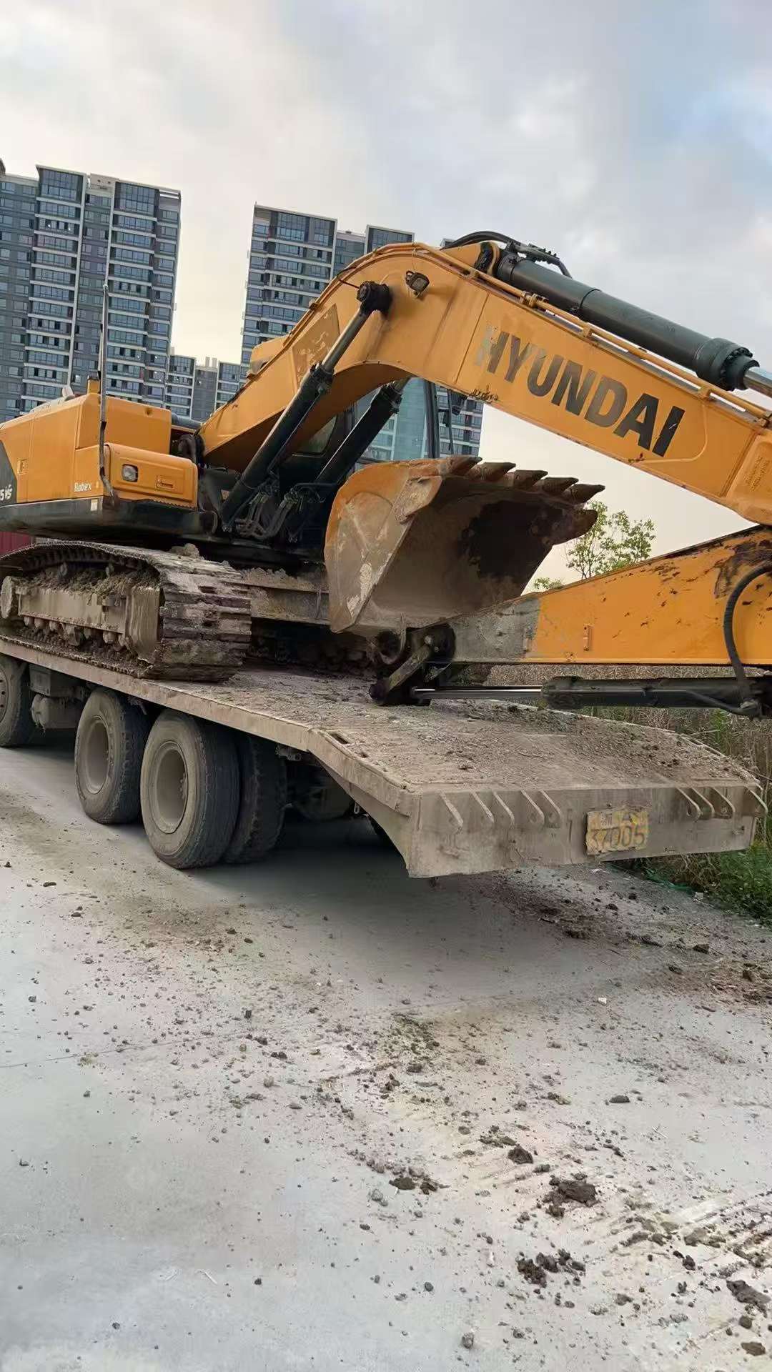 Buy Hyundai R215-7 Used Excavator / 9 Buy Hyundai R215-7 Used Excavator / 9