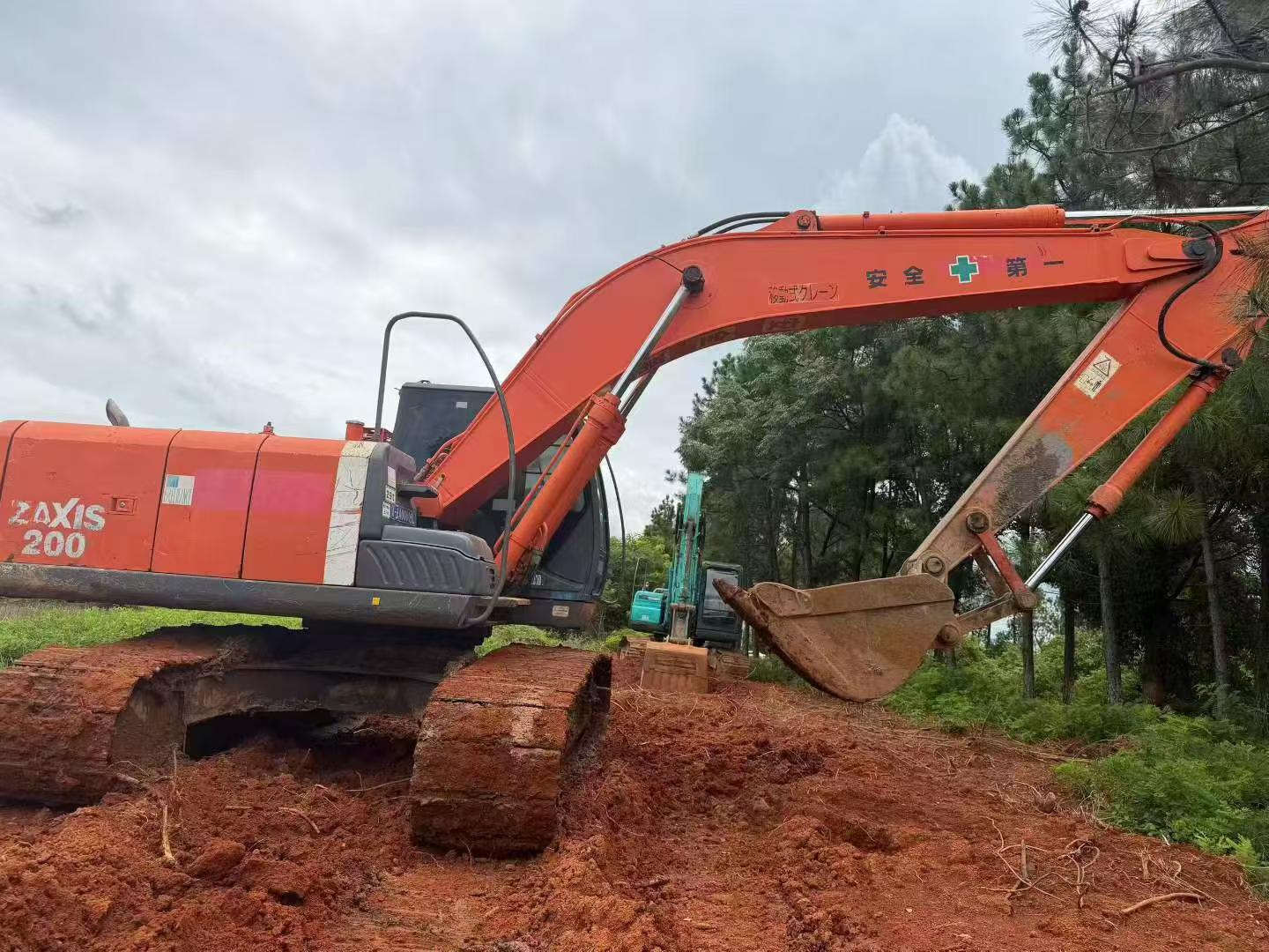 Buy Hitachi EX200 Used Excavator / 3 Buy Hitachi EX200 Used Excavator / 3