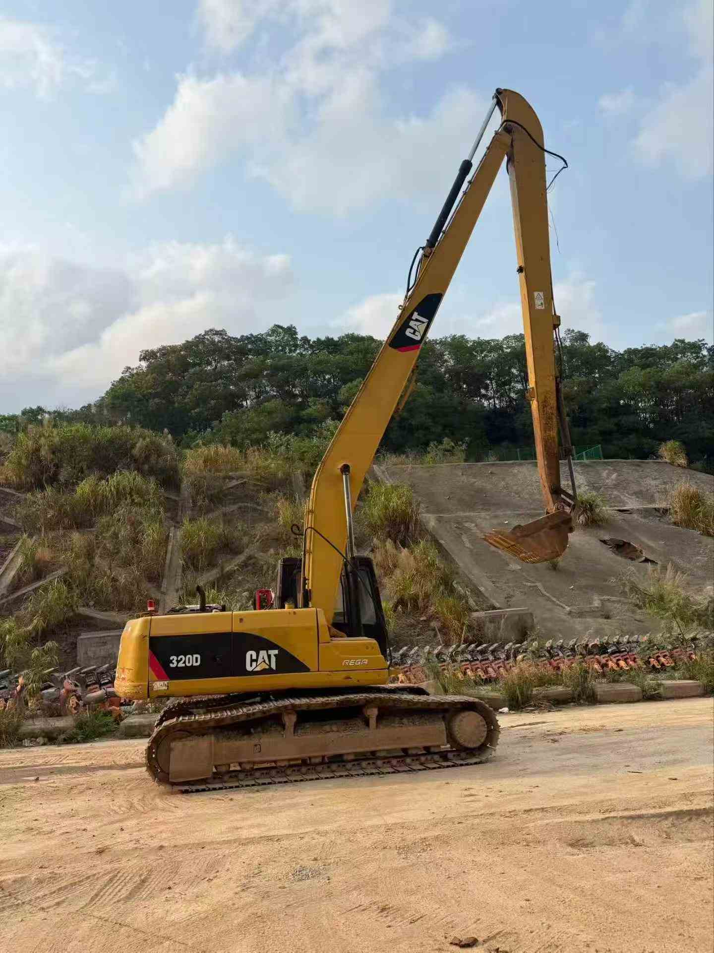 Buy Caterpillar 320BL Used Excavator / 1
