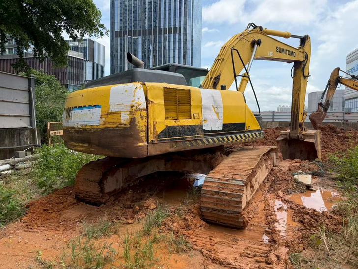 Buy Sumitomo S260 Used Excavator / 1