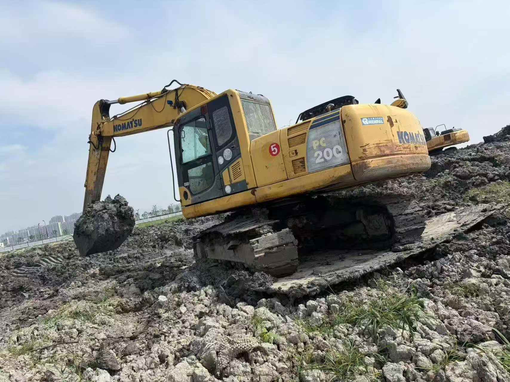 Buy Komatsu PC200 Used Excavator / 2 Buy Komatsu PC200 Used Excavator / 2