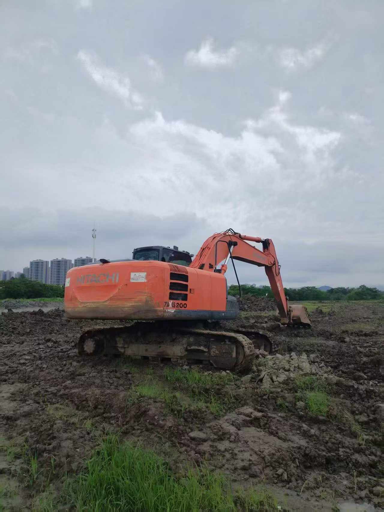 Buy Hitachi ZX200-5G Used Excavator / 1