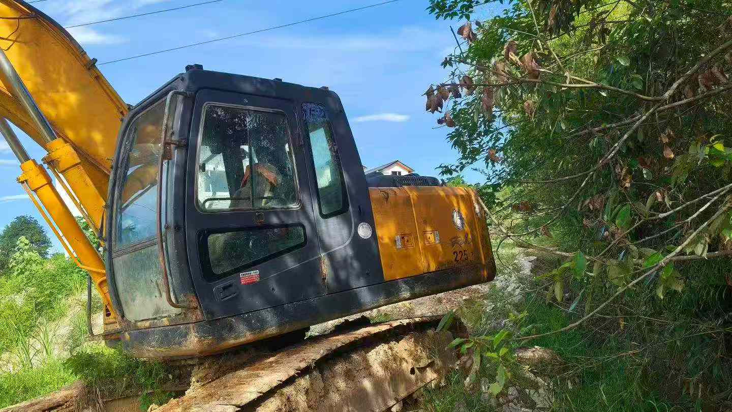 Buy Hyundai R215-7C Used Excavator / 6 Buy Hyundai R215-7C Used Excavator / 6