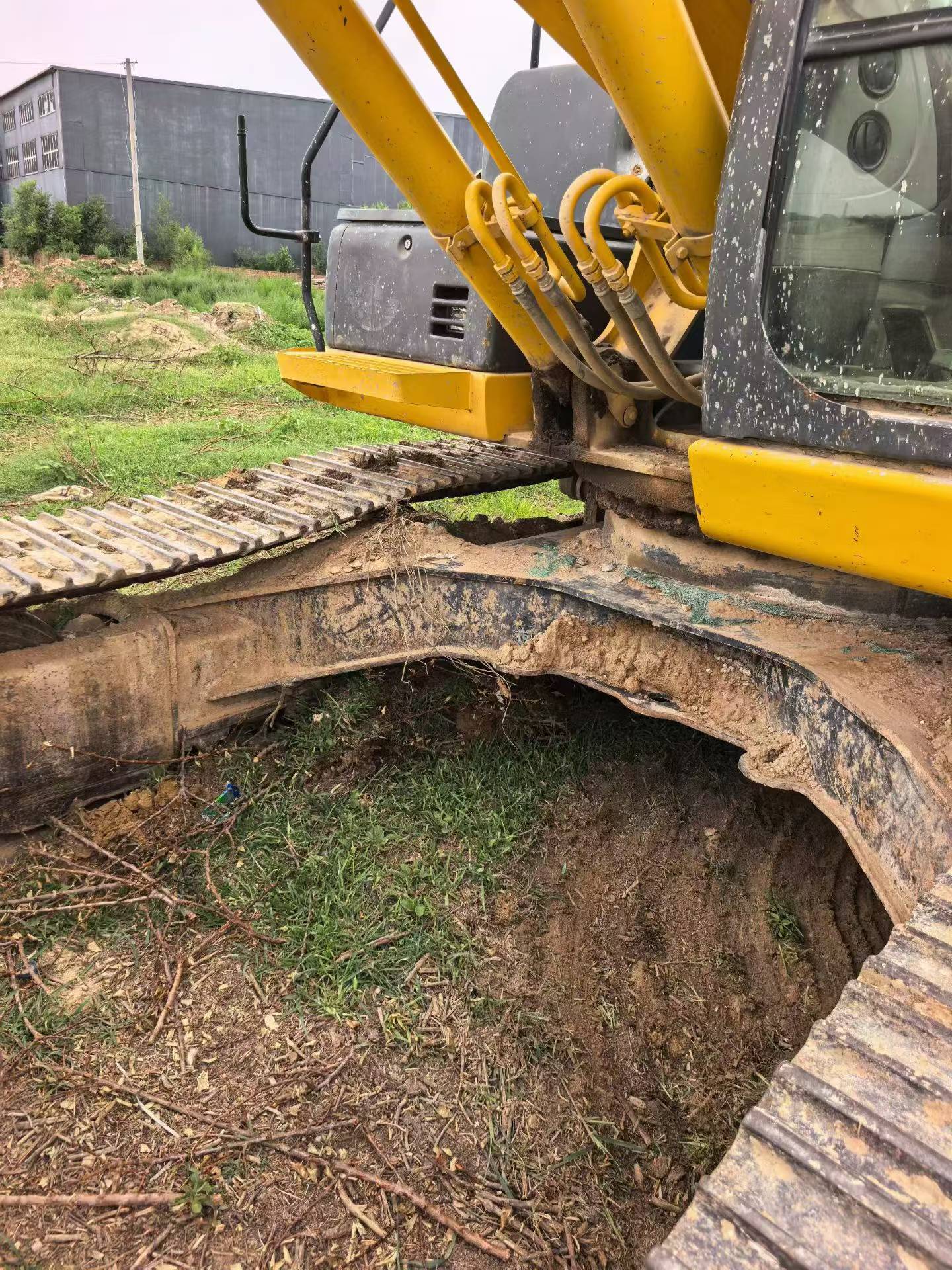 شراء حفارة Sumitomo SH220LC-3 مستعملة / 3