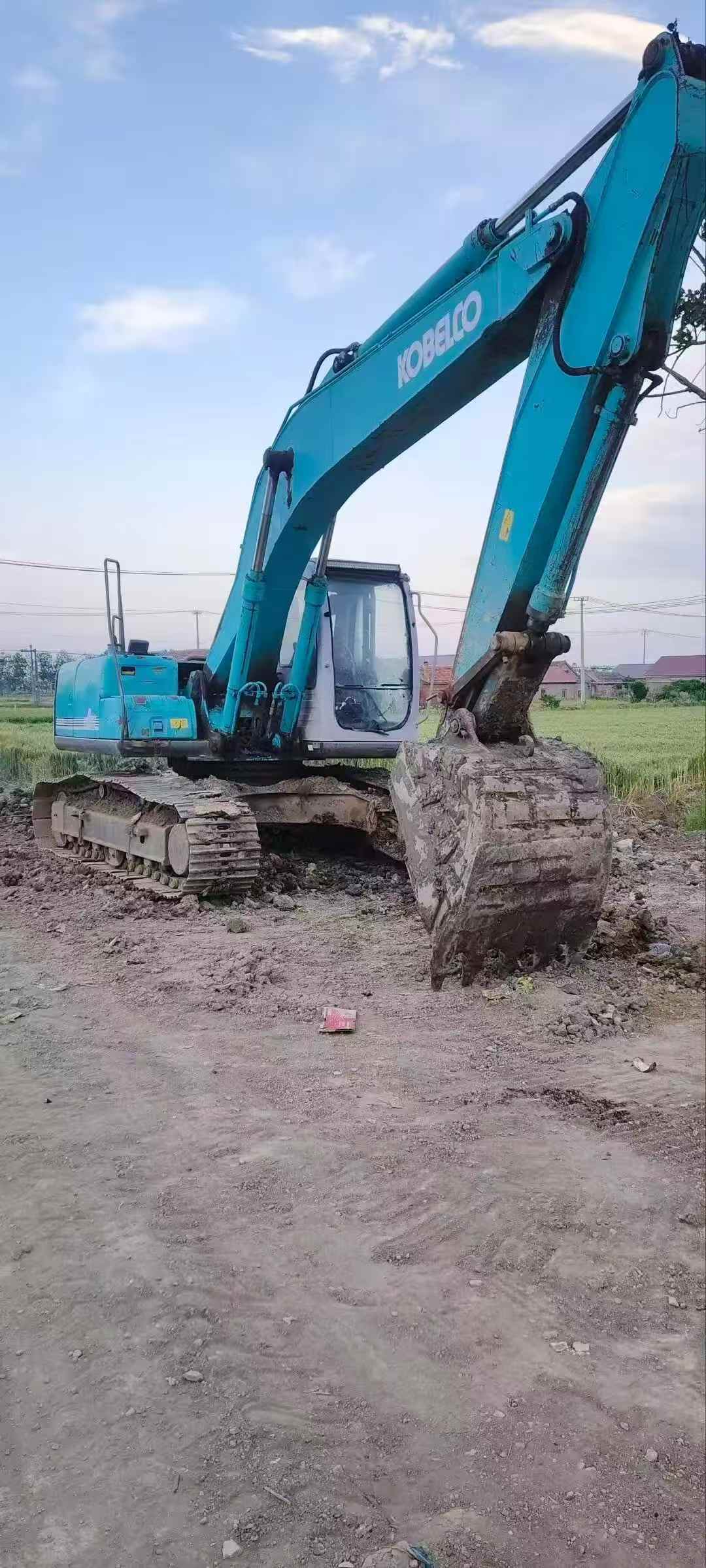 Buy Kobelco SK200-6 Used Excavator / 4 Buy Kobelco SK200-6 Used Excavator / 4