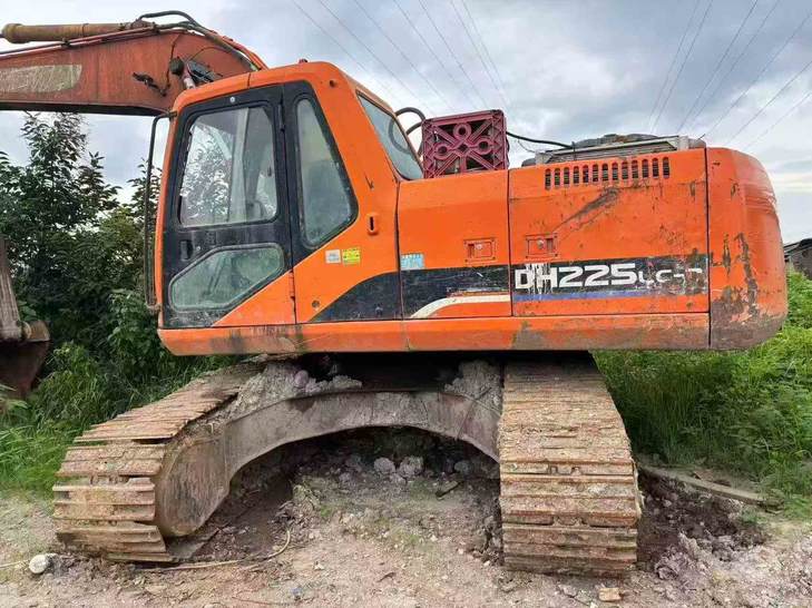 Buy Doosan DH225-7 Used Excavator / 1
