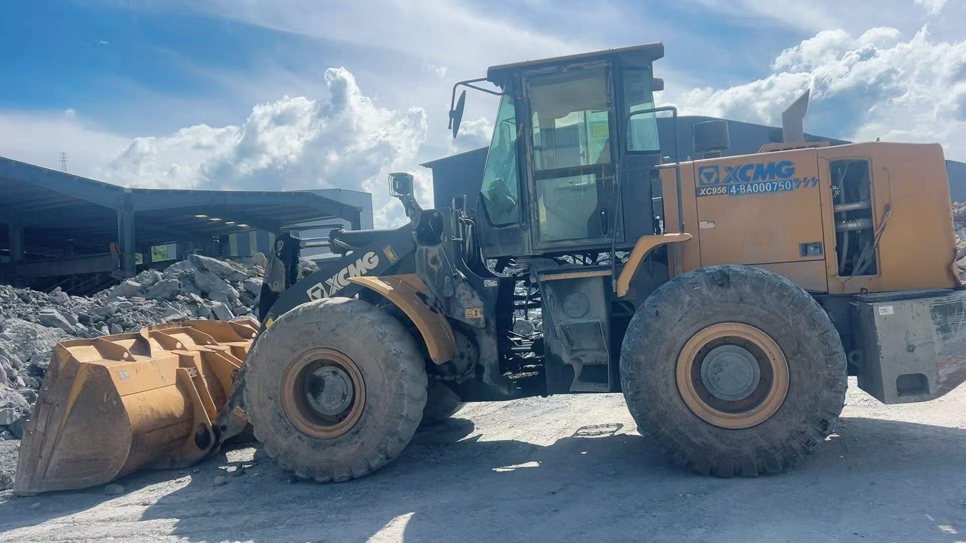 Buy XCMG XC956 Used Loader / 2 Buy XCMG XC956 Used Loader / 2