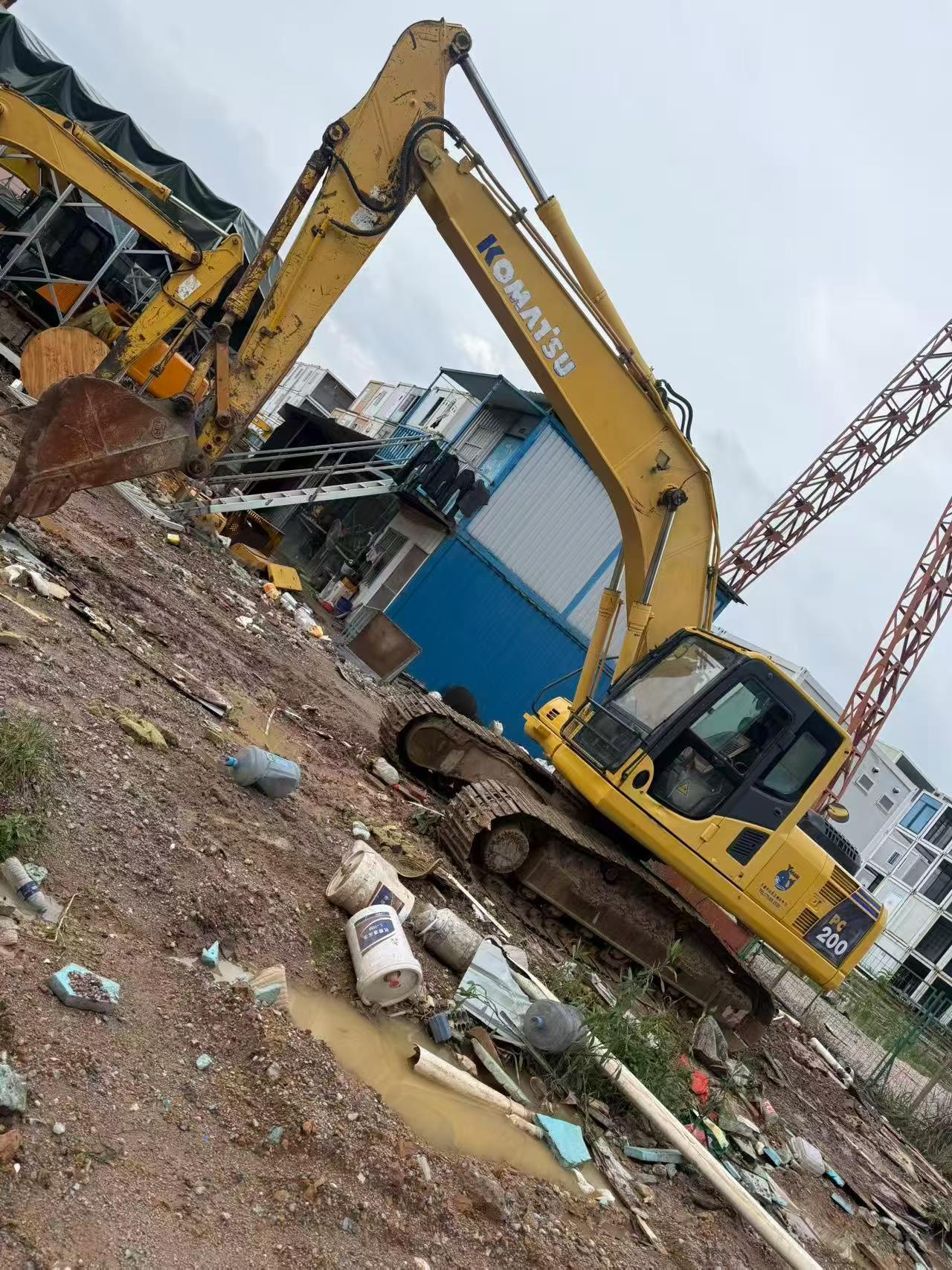 Buy Komatsu PC200-8 Used Excavator / 4