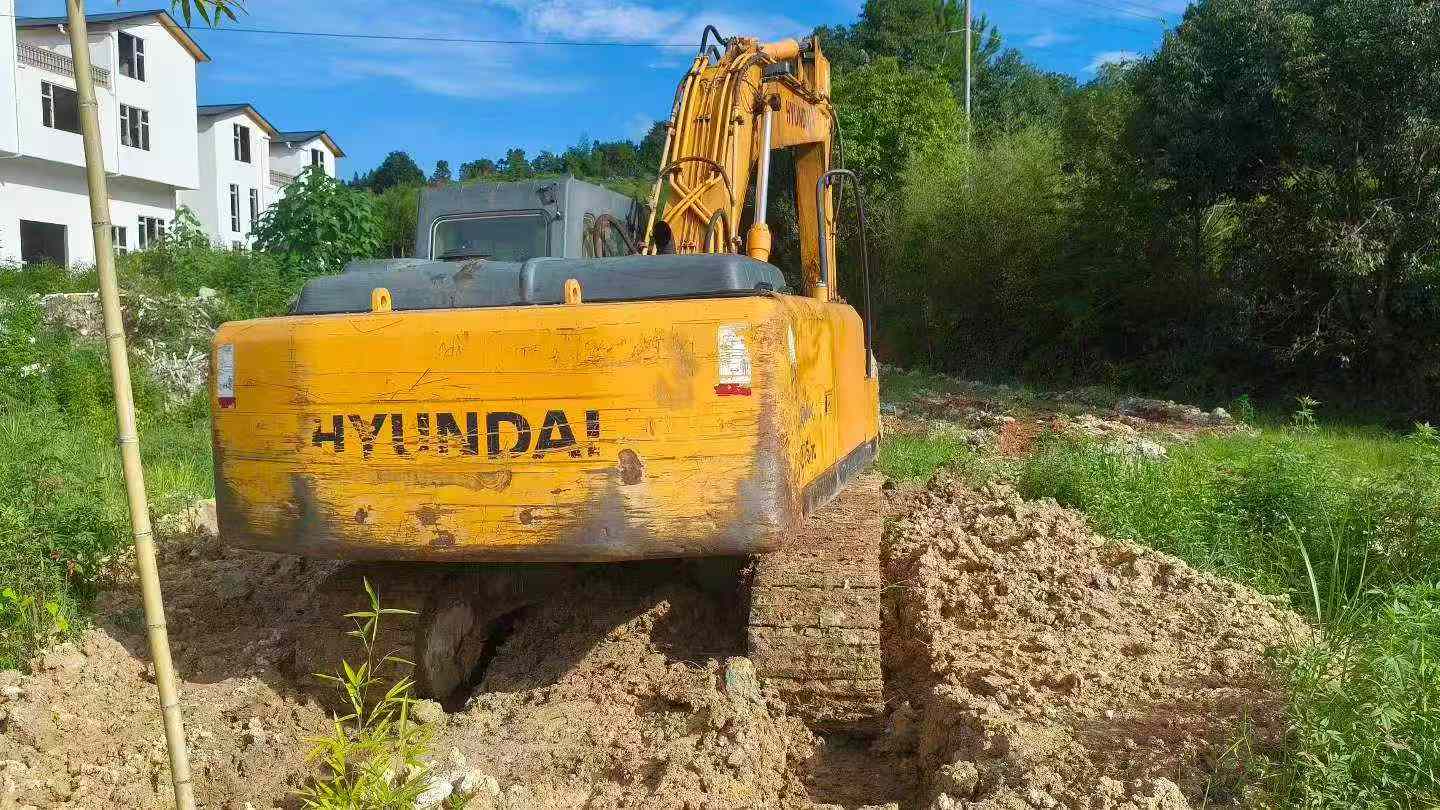 Buy Hyundai R215-7C Used Excavator / 1