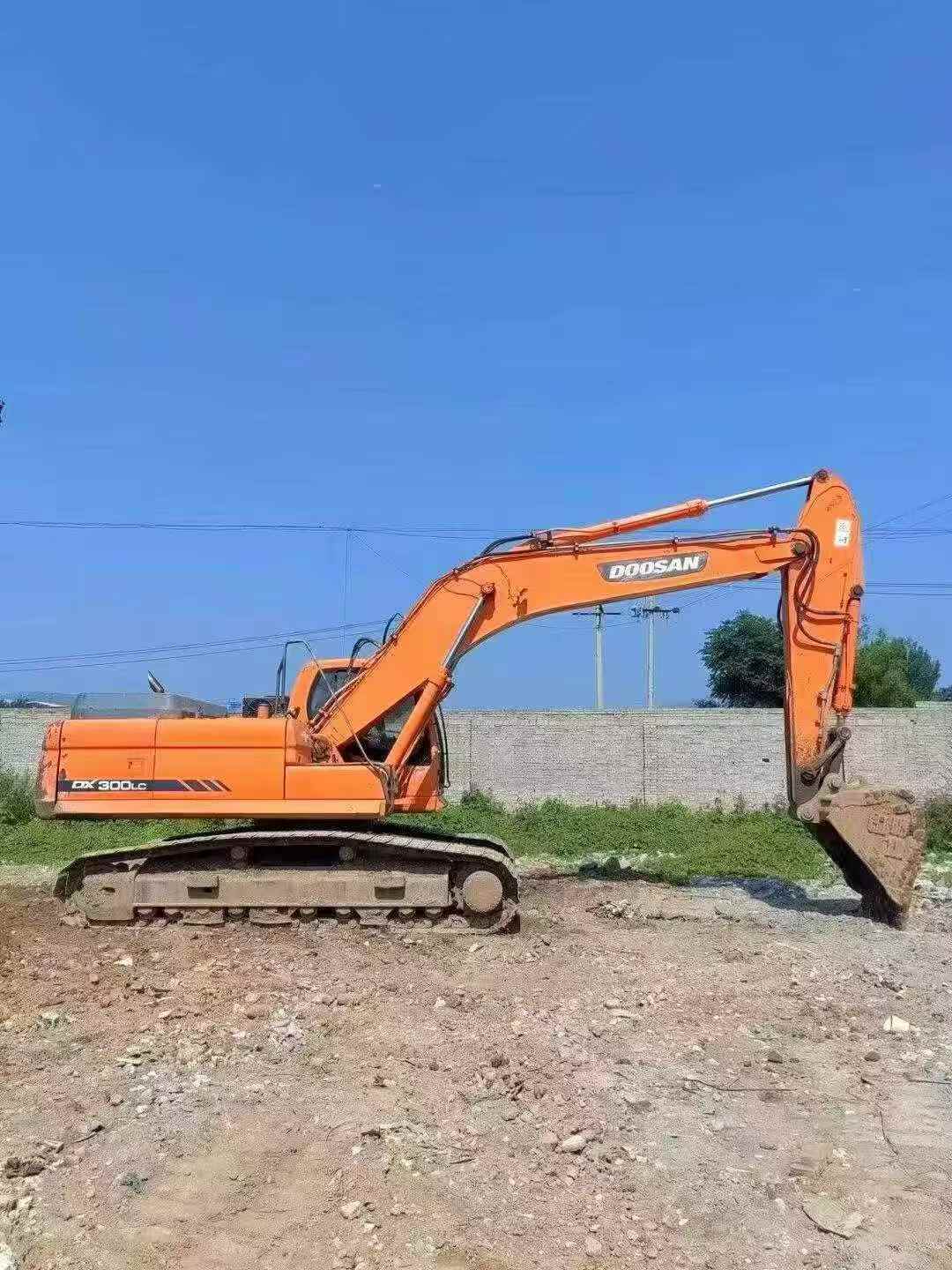 Buy Doosan DX260LC Used Excavator / 2 Buy Doosan DX260LC Used Excavator / 2