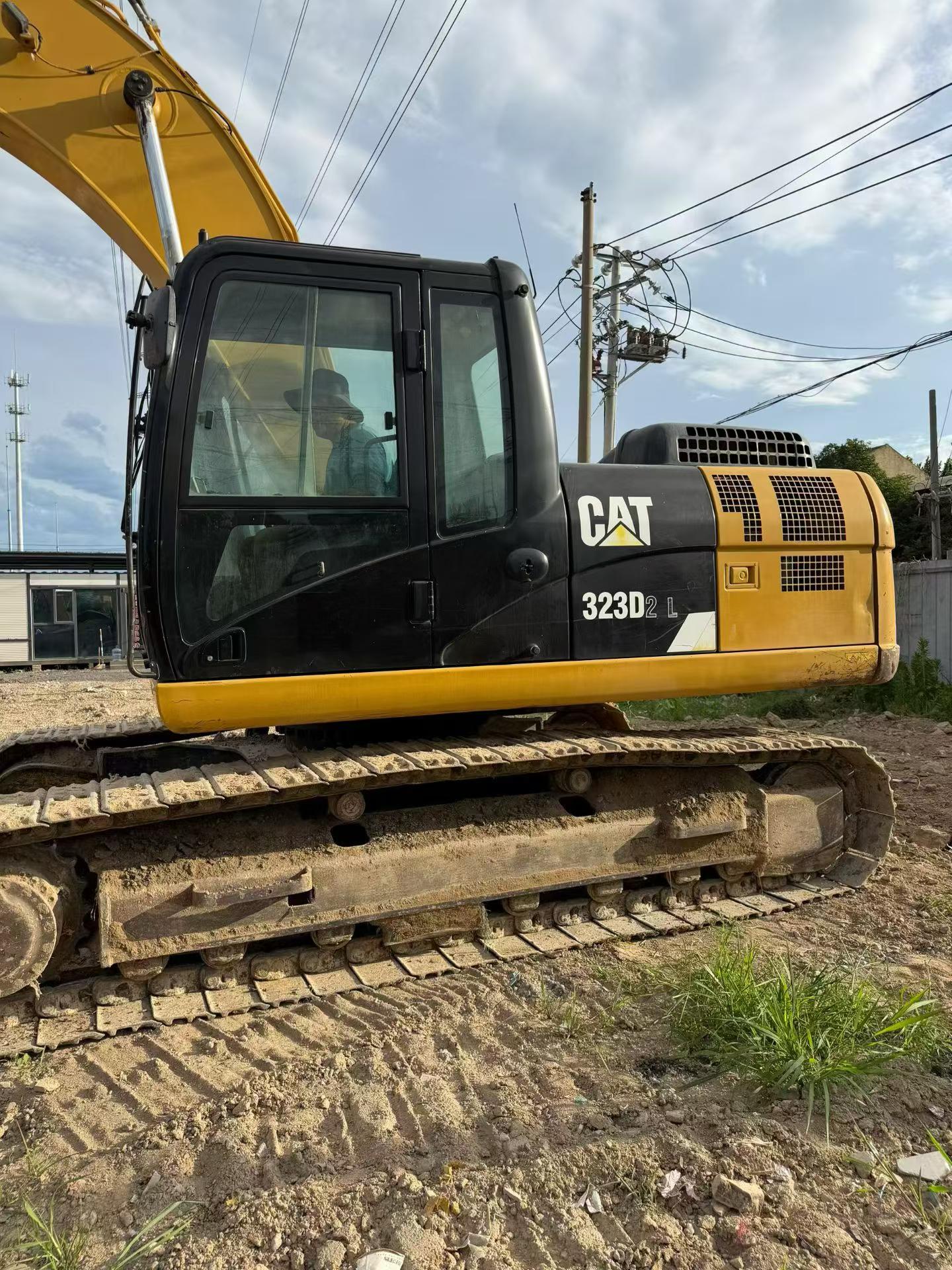 Buy Caterpillar 323 Used Excavator / 2 Buy Caterpillar 323 Used Excavator / 2