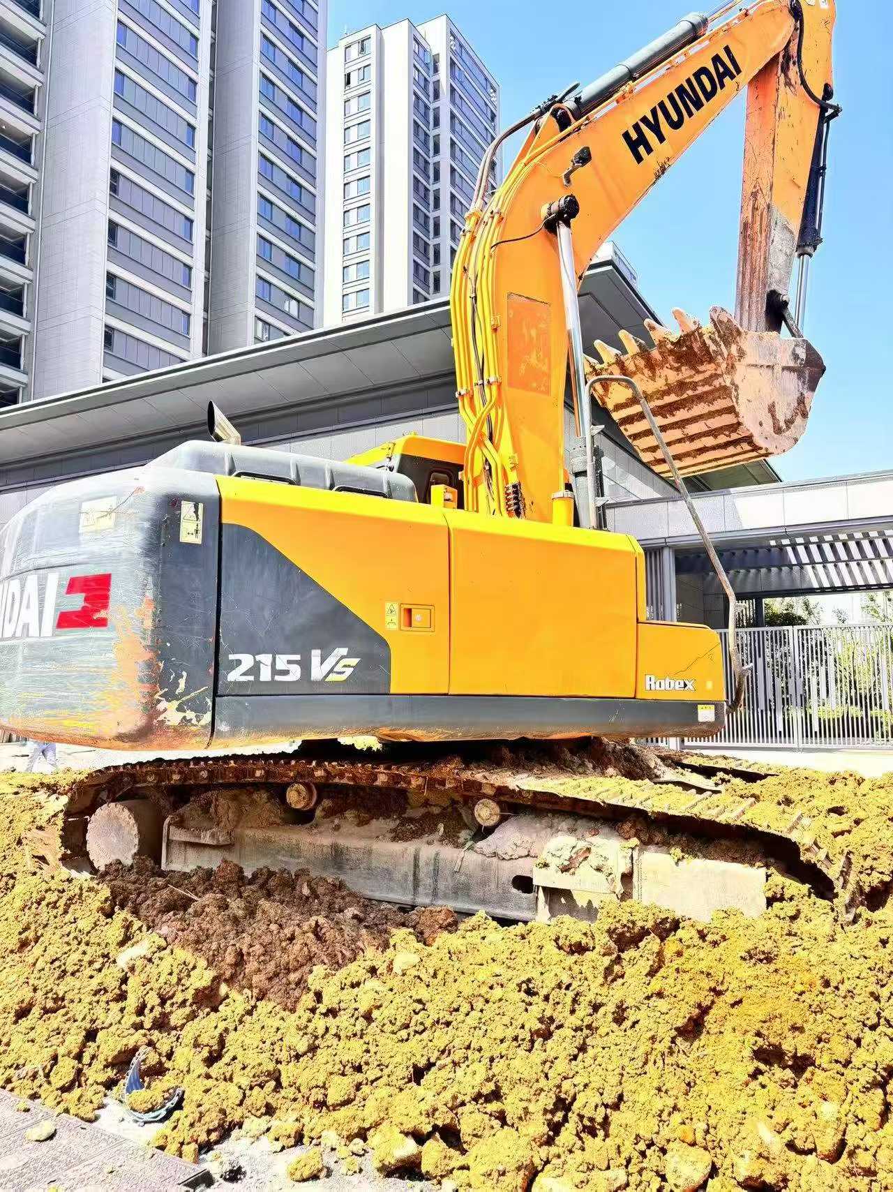 Buy Hyundai R215-7 Used Excavator / 1