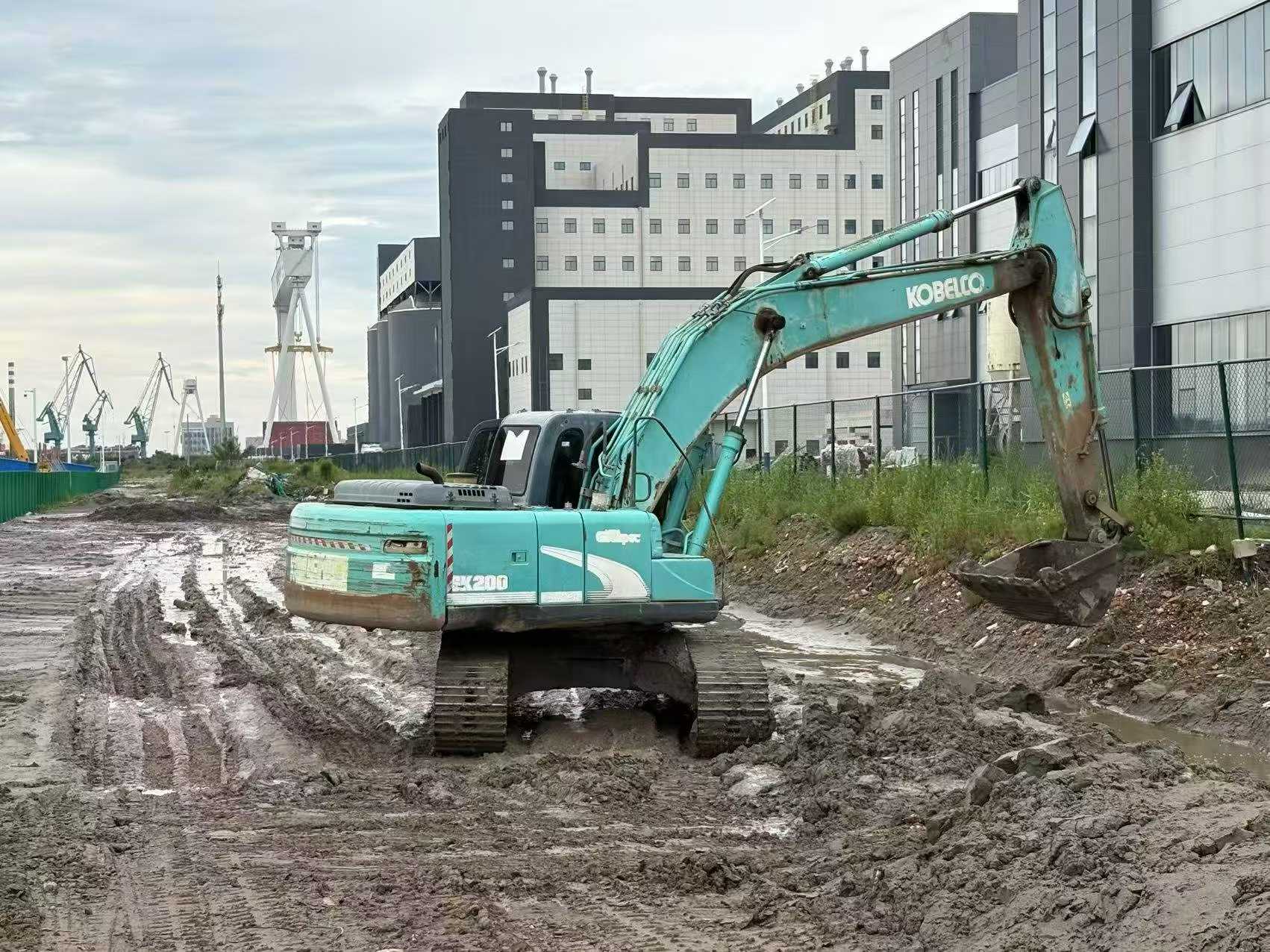 Buy Kobelco SK200 Used Excavator / 2 Buy Kobelco SK200 Used Excavator / 2