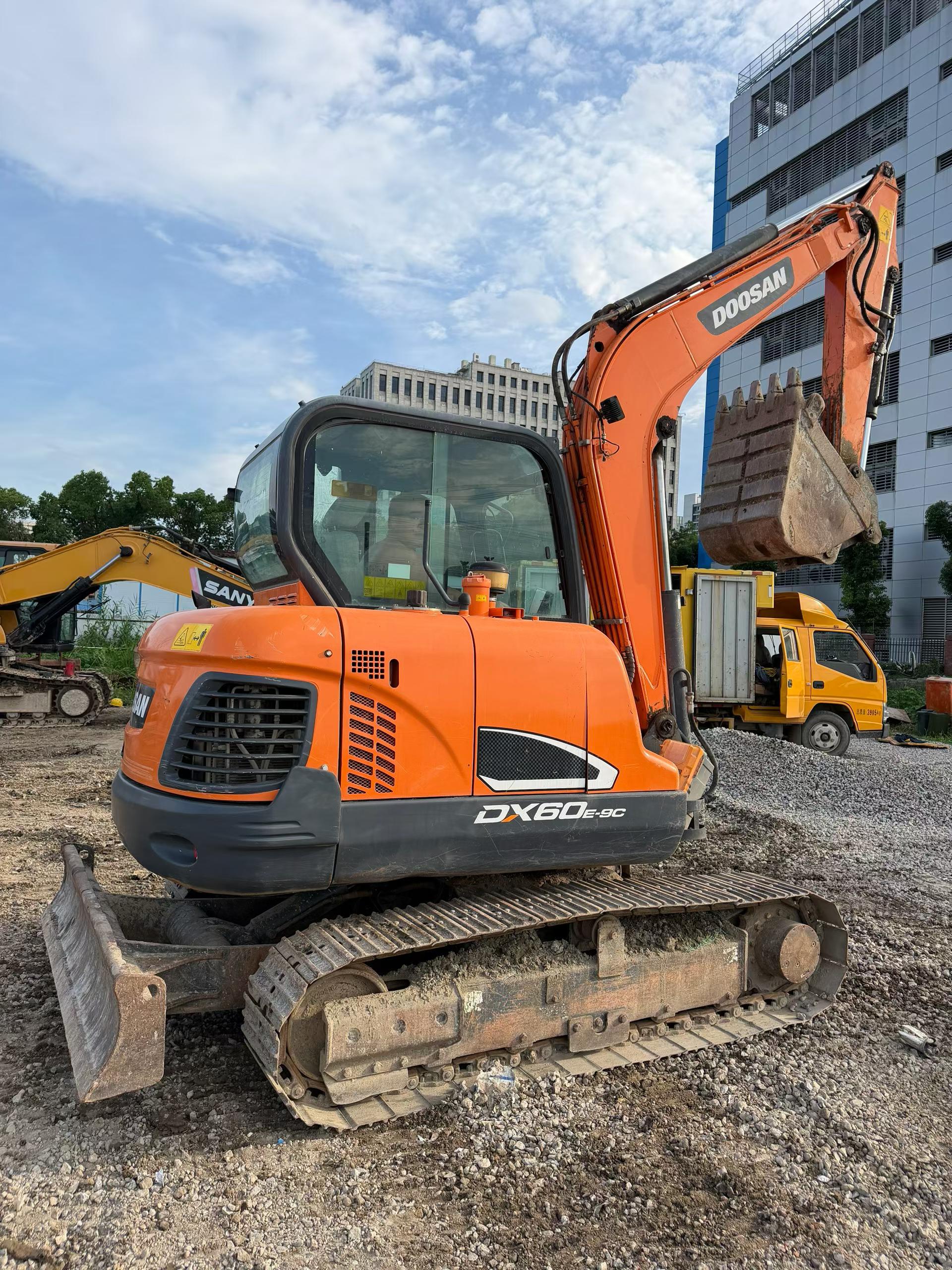Buy Doosan DH60 Used Excavator / 6 Buy Doosan DH60 Used Excavator / 6