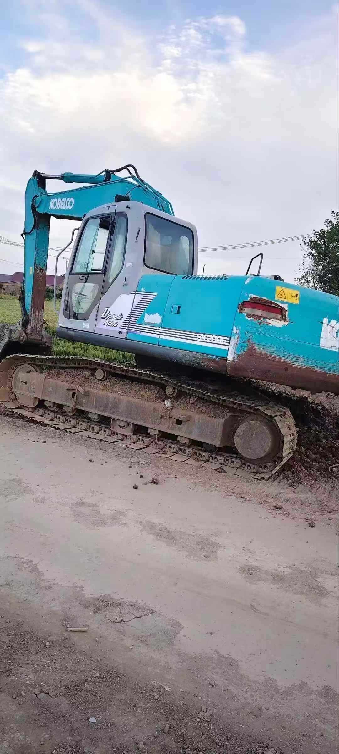 Buy Kobelco SK200-6 Used Excavator / 3 Buy Kobelco SK200-6 Used Excavator / 3