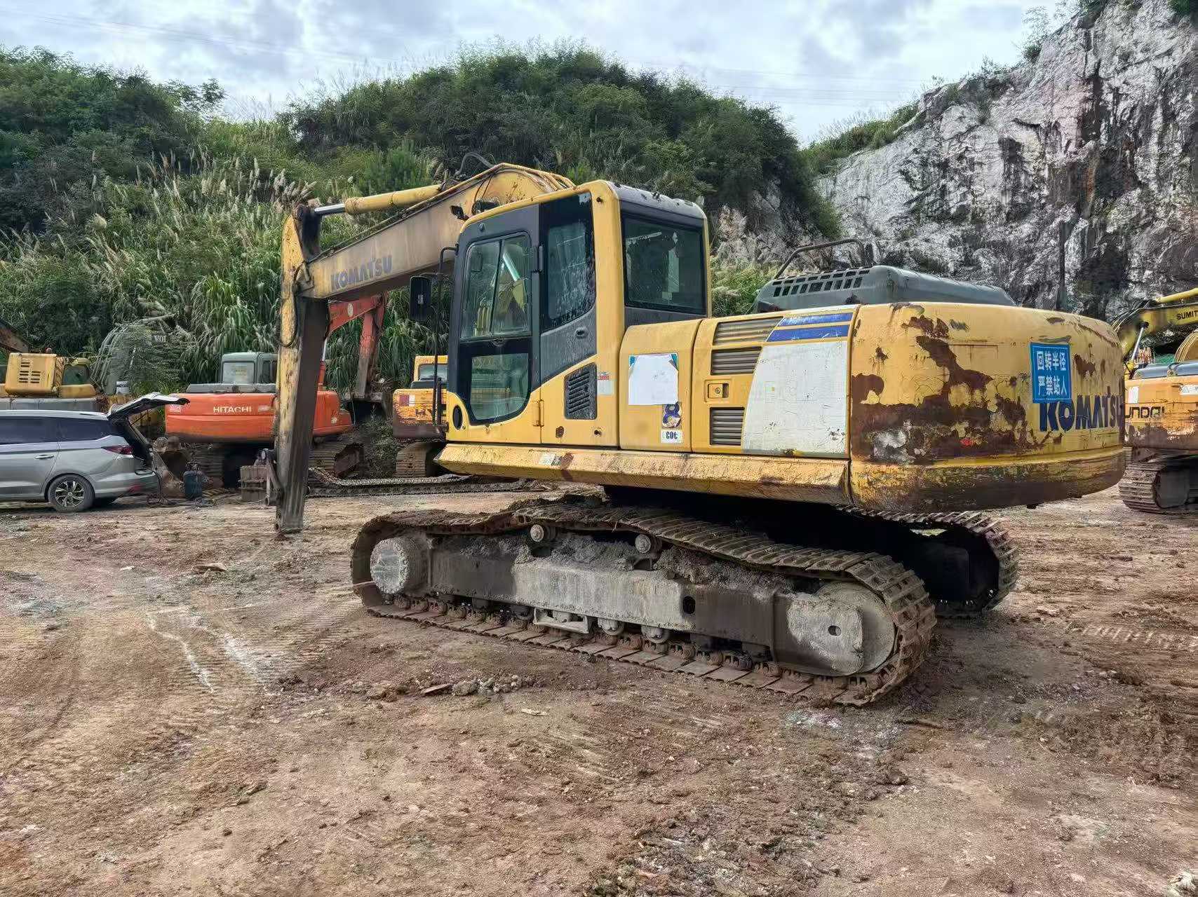 Buy Komatsu PC220-8 Used Excavator / 3