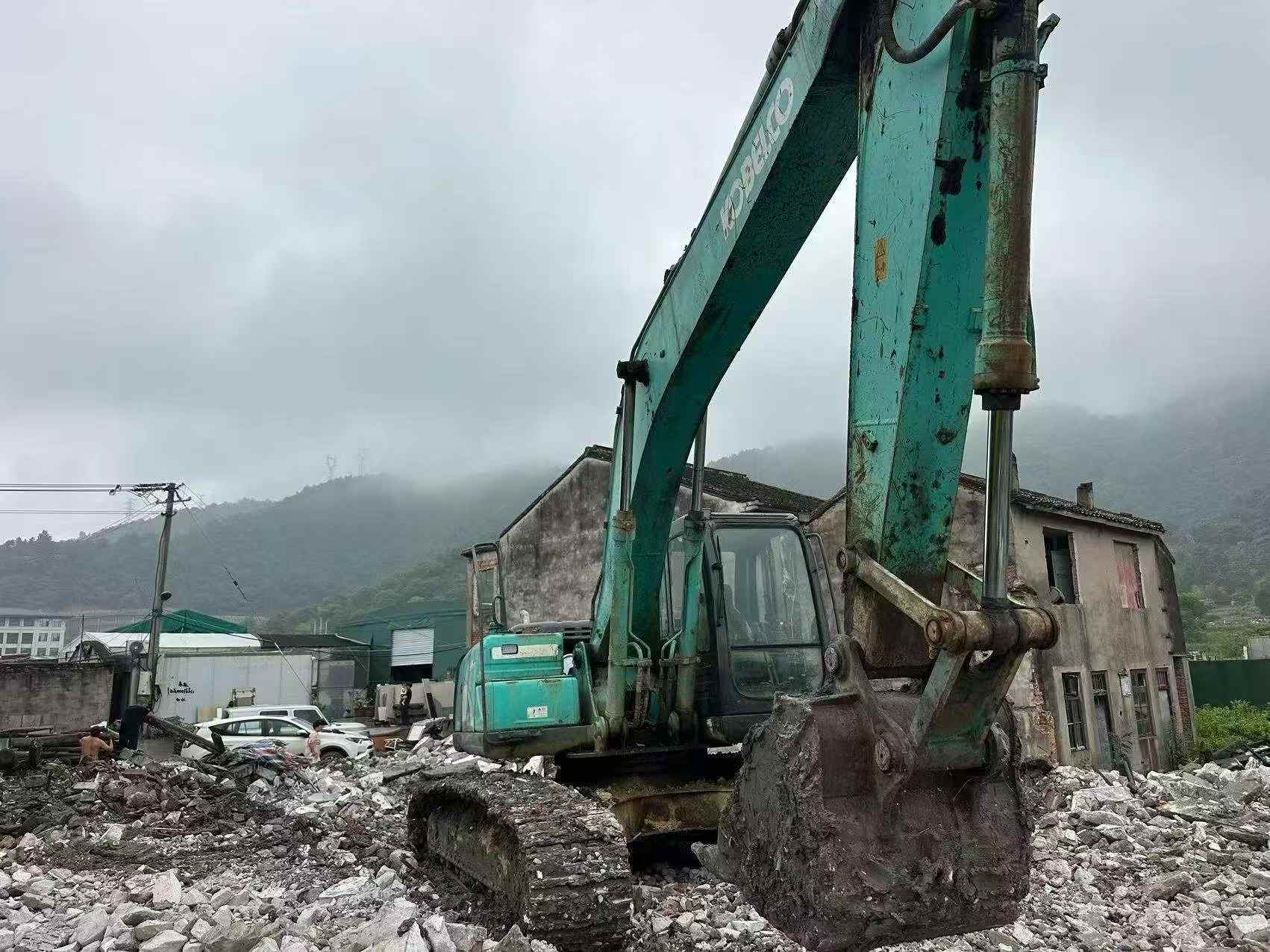 Buy Kobelco SK210 Used Excavator / 4